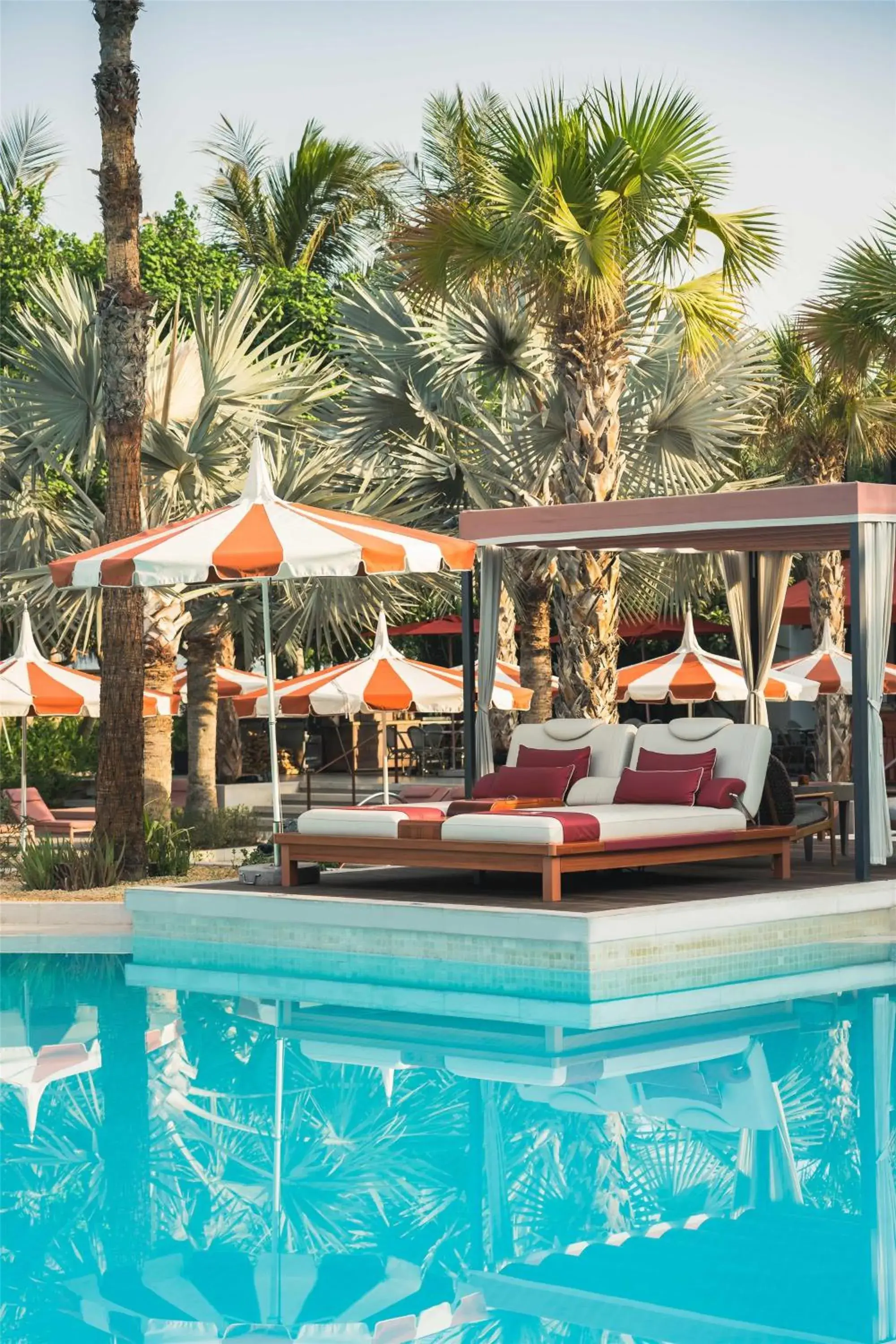 Property building in Banyan Tree Dubai at Bluewaters Property building in Banyan Tree Dubai at Bluewaters