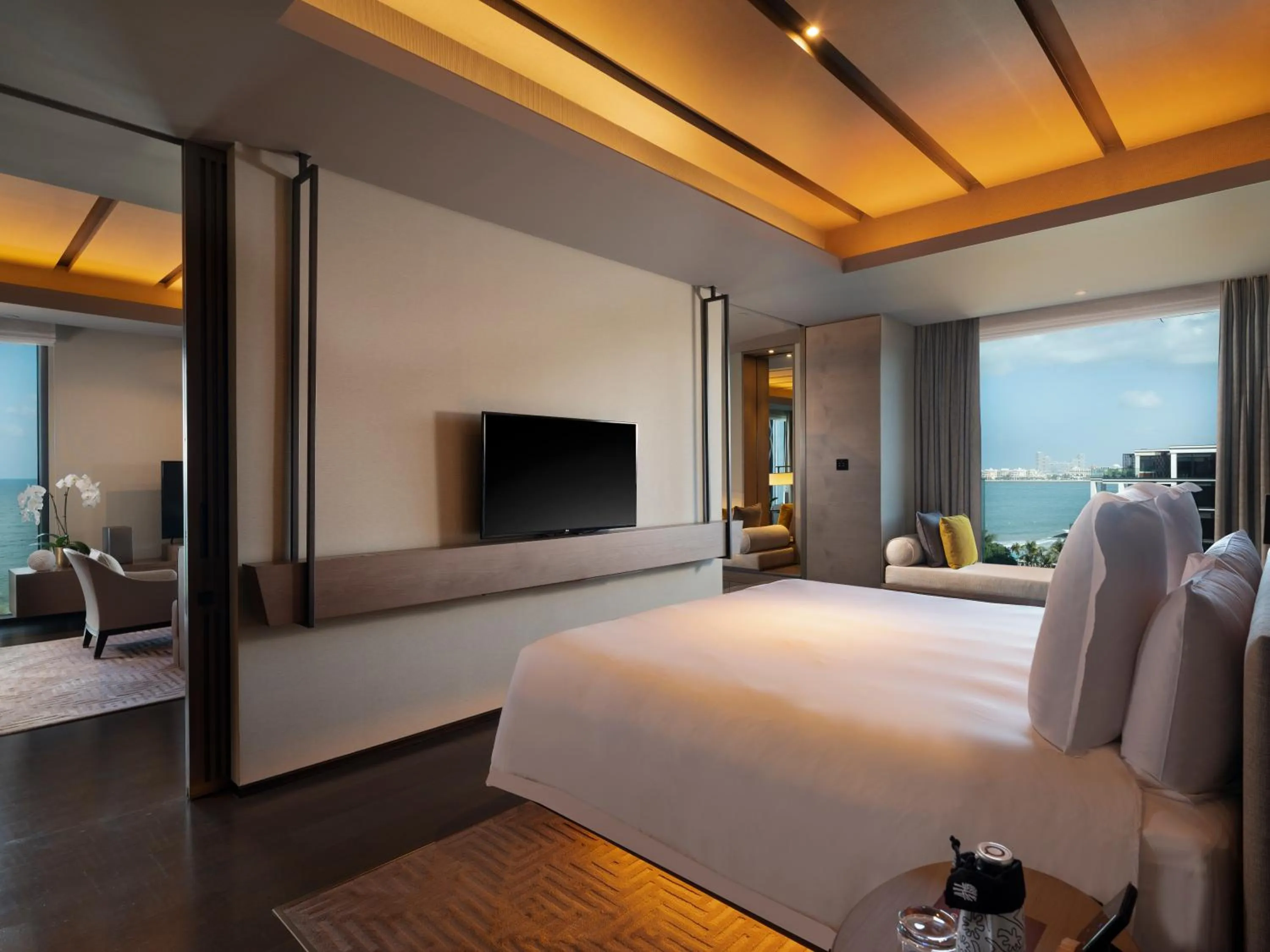 Bed in Banyan Tree Dubai at Bluewaters