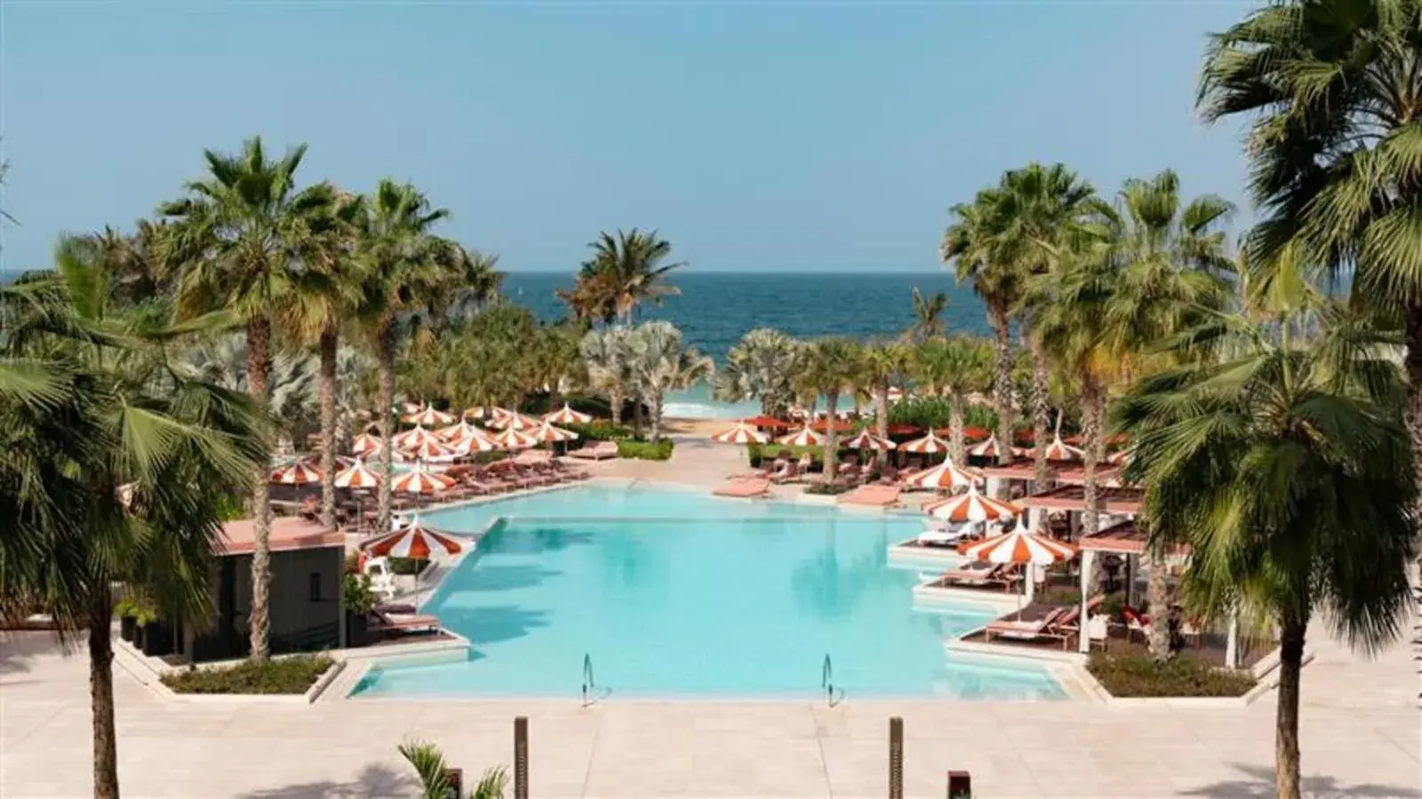 Property building in Banyan Tree Dubai at Bluewaters Property building in Banyan Tree Dubai at Bluewaters