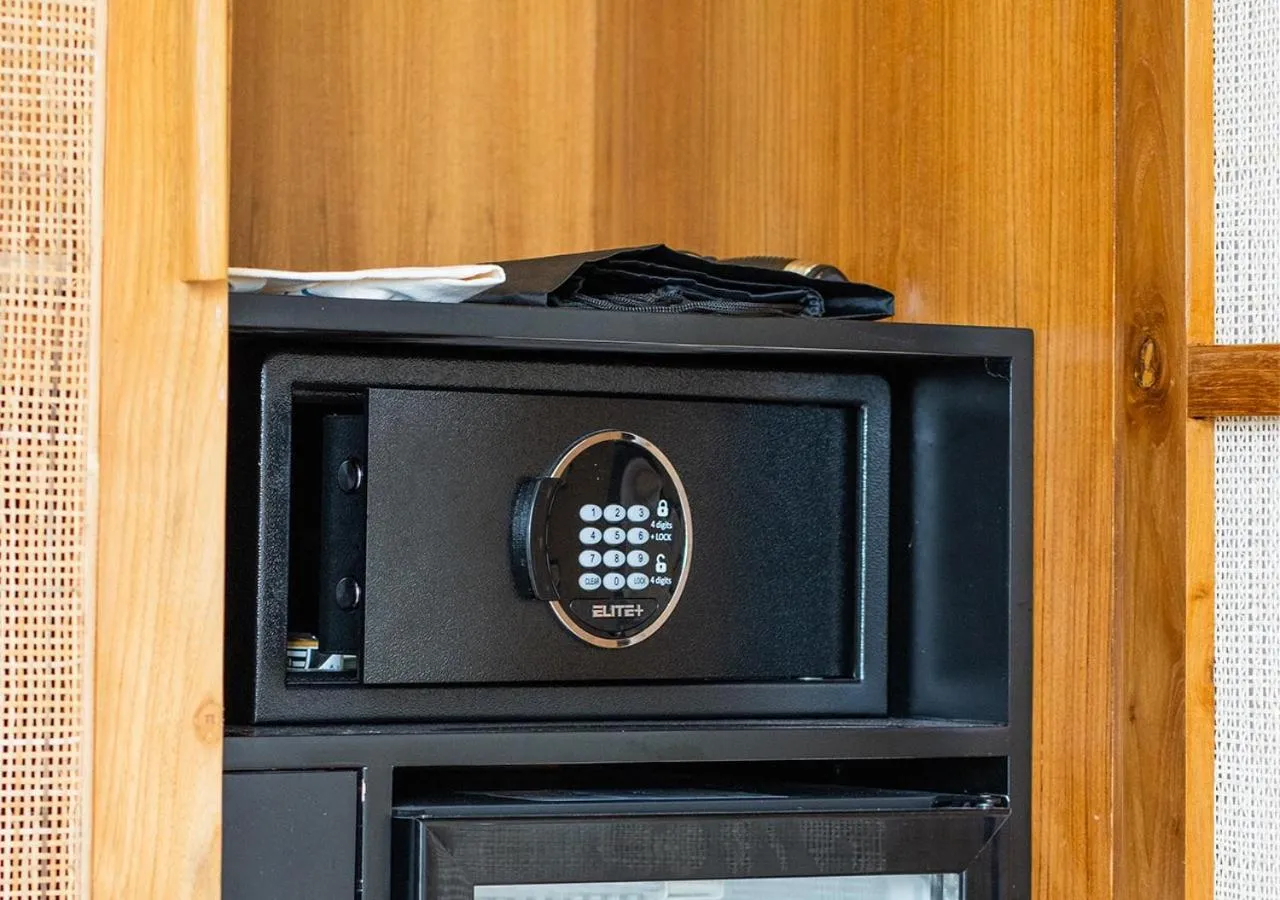 microwave in Stone Hotels Dhiffushi