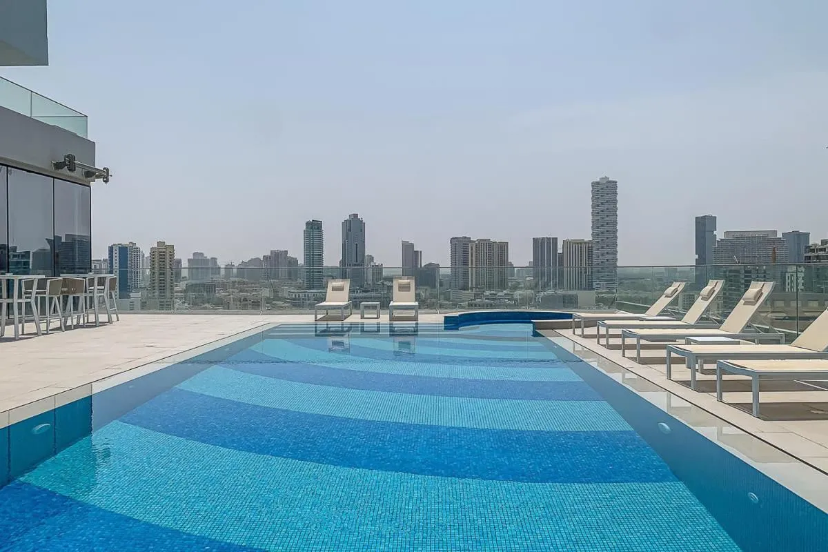 Swimming pool in Frank Porter - Bluebell Residence