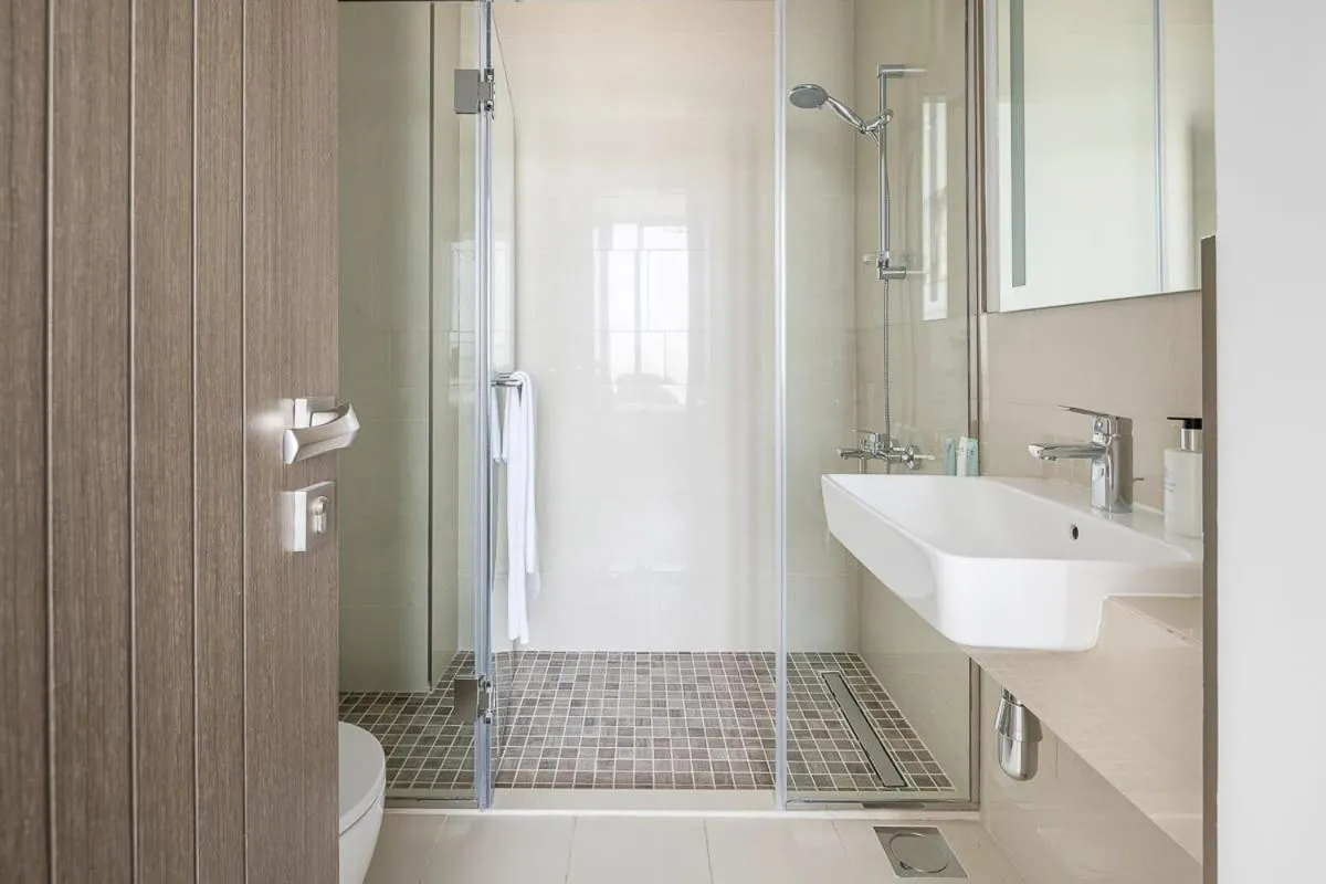 Shower in Frank Porter - Bluebell Residence