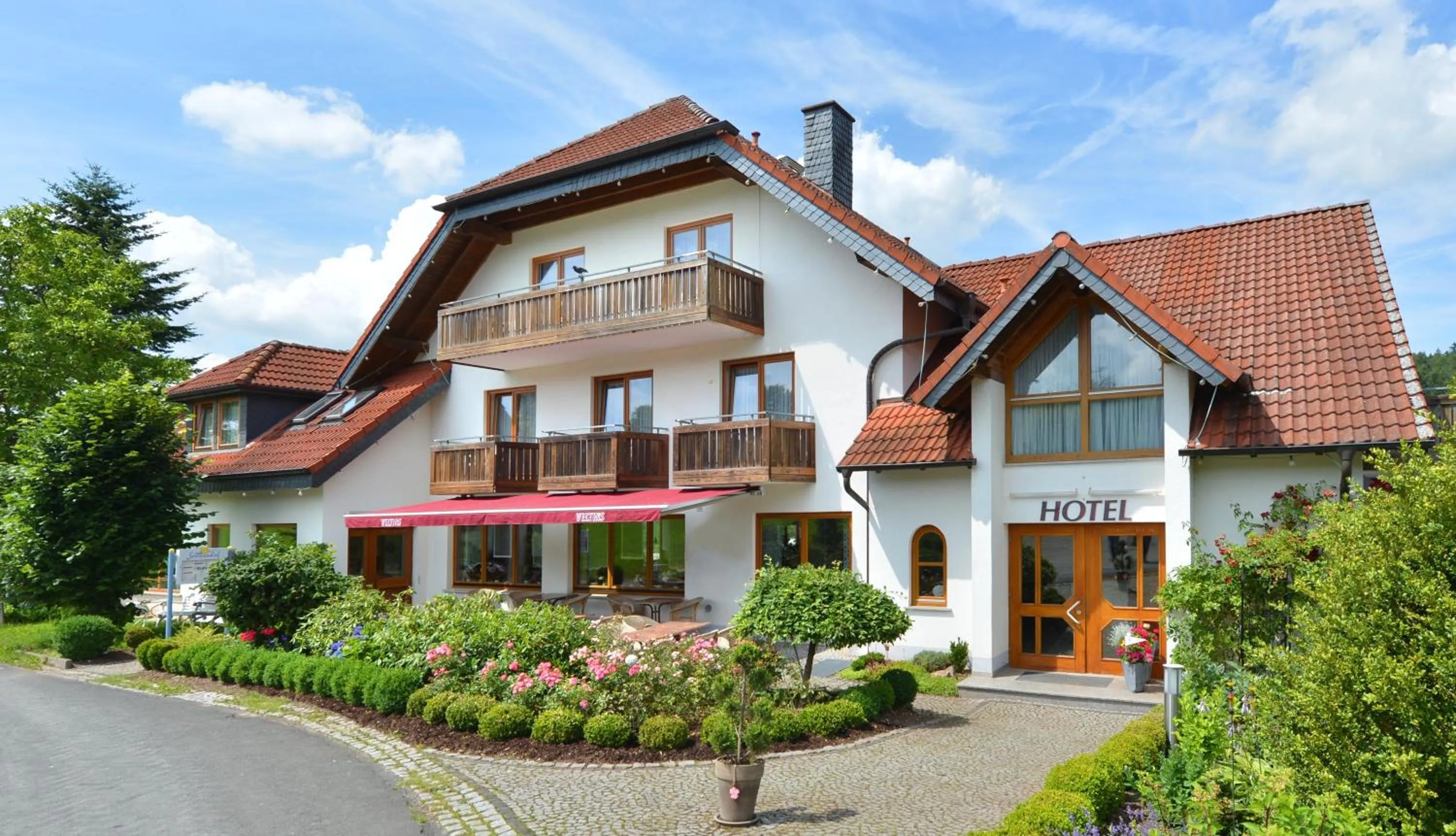 Facade/entrance in Rhön-Hotel Sonnenhof - Restaurant & Café