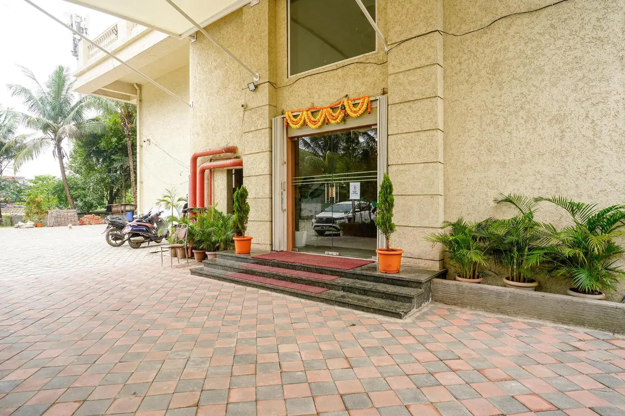 Facade/entrance in FabHotel Prime Shubham Comforts Facade/entrance in FabHotel Prime Shubham Comforts