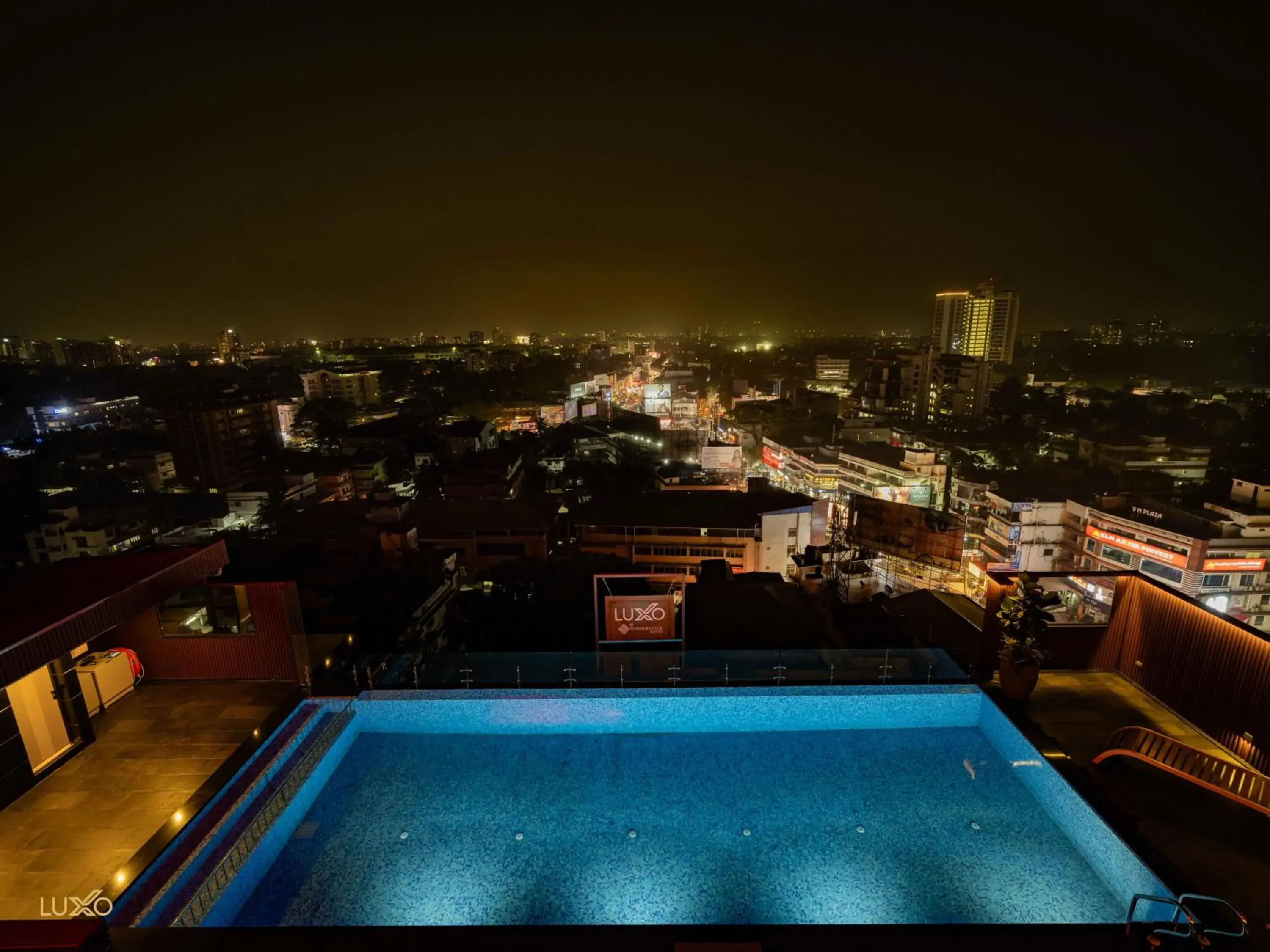 Swimming pool in Luxo Kochi Swimming pool in Luxo Kochi