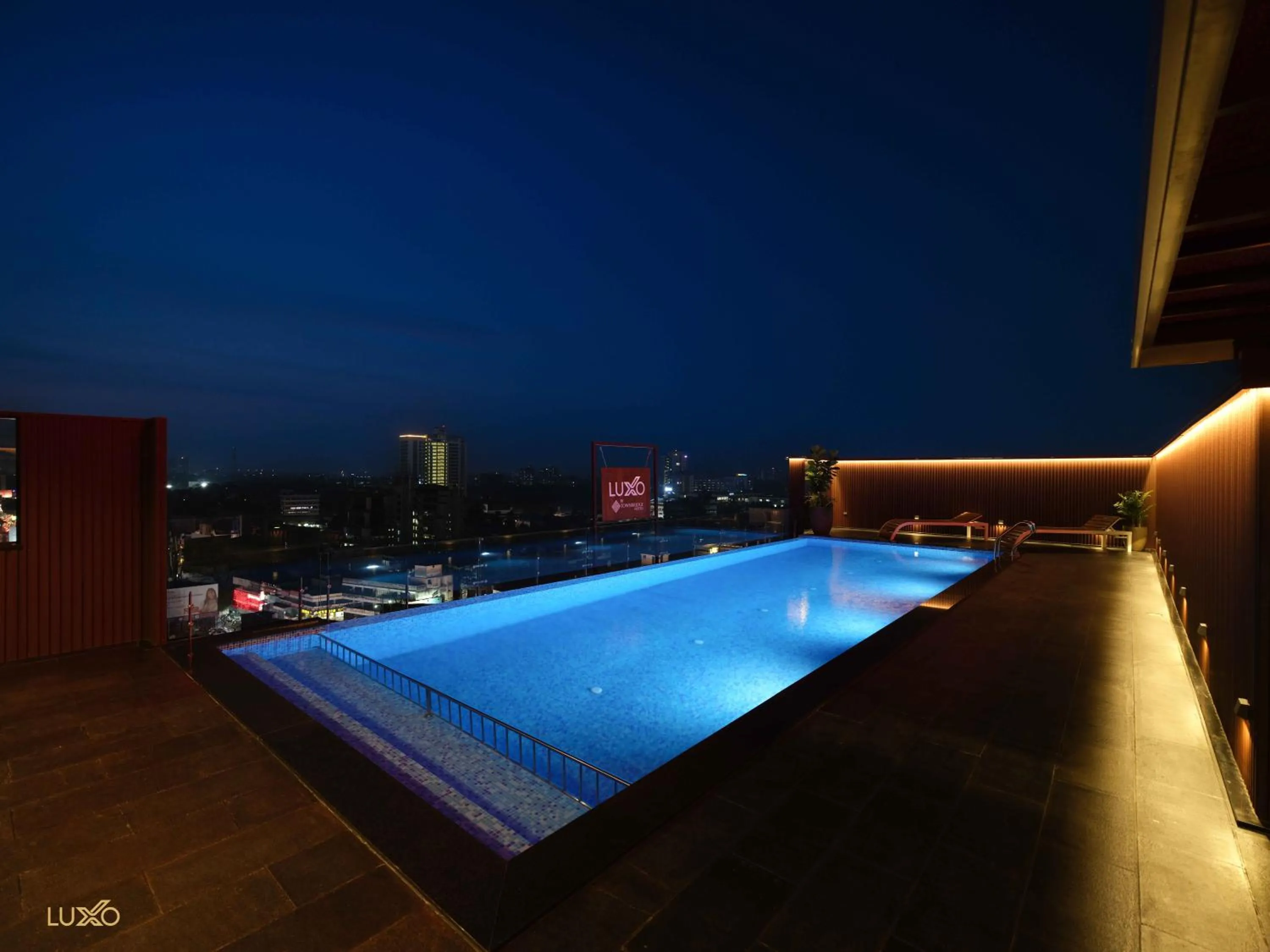 Swimming pool in Luxo Kochi