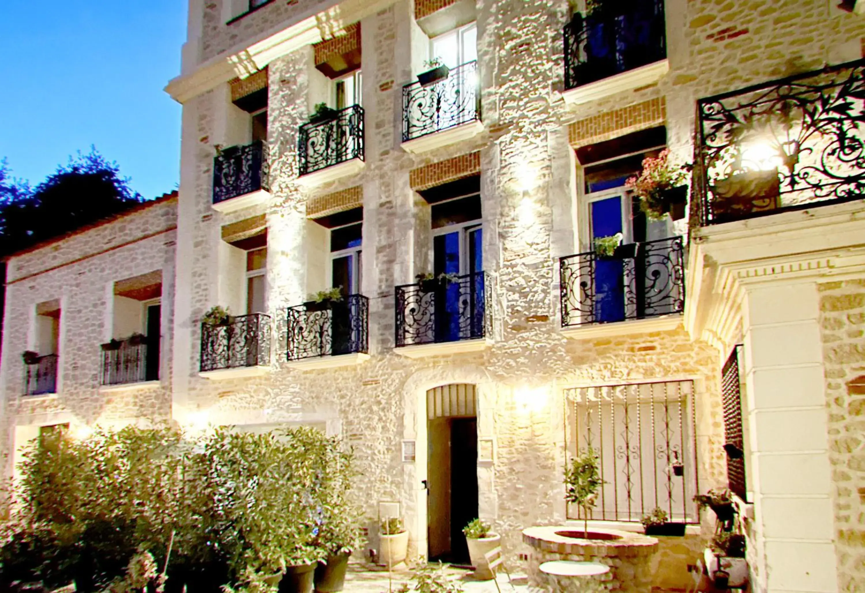 Property building in Appart Hotel Cinéma Perpignan Property building in Appart Hotel Cinéma Perpignan