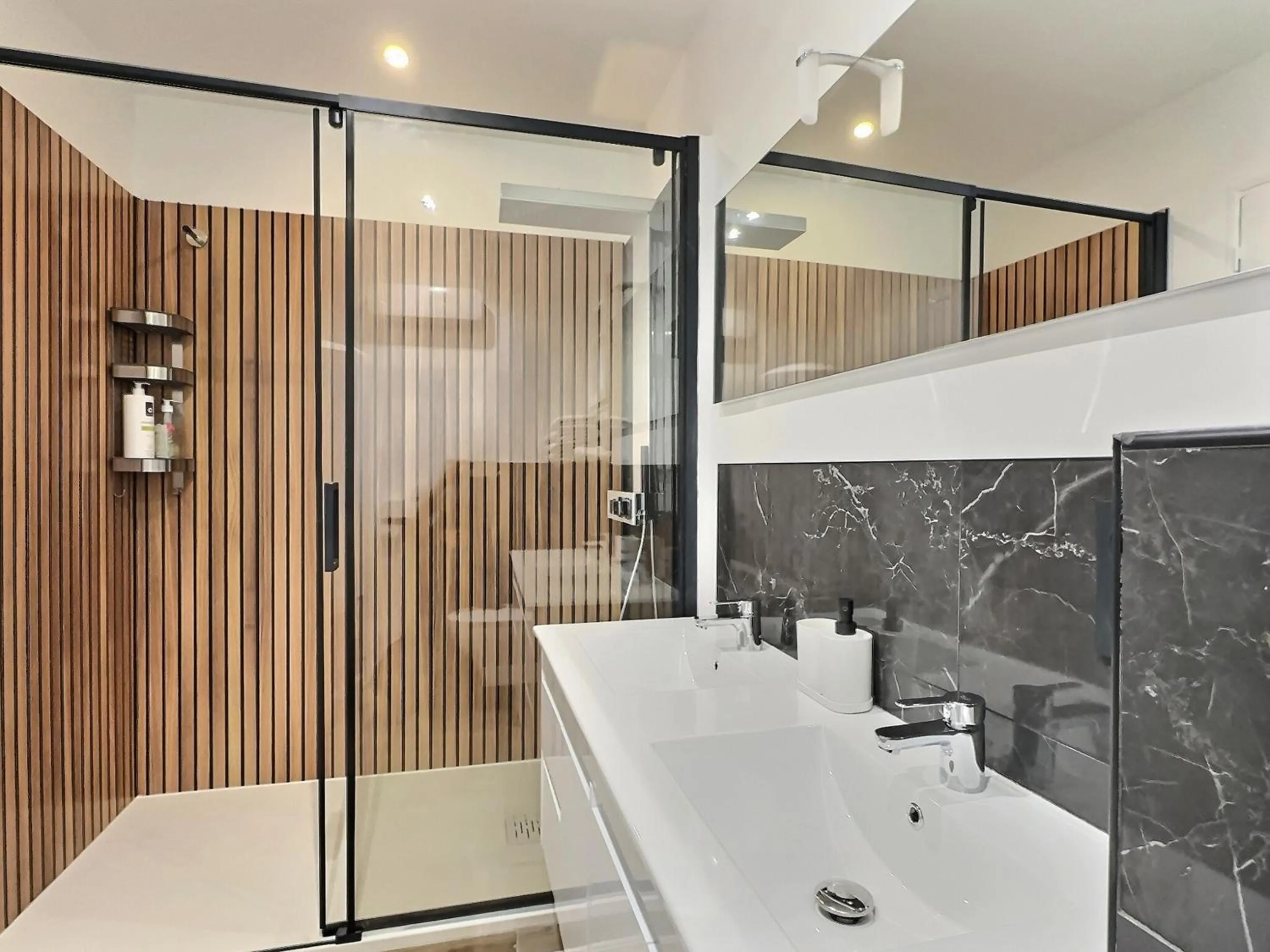 Bathroom in Appart Hotel Cinéma Perpignan