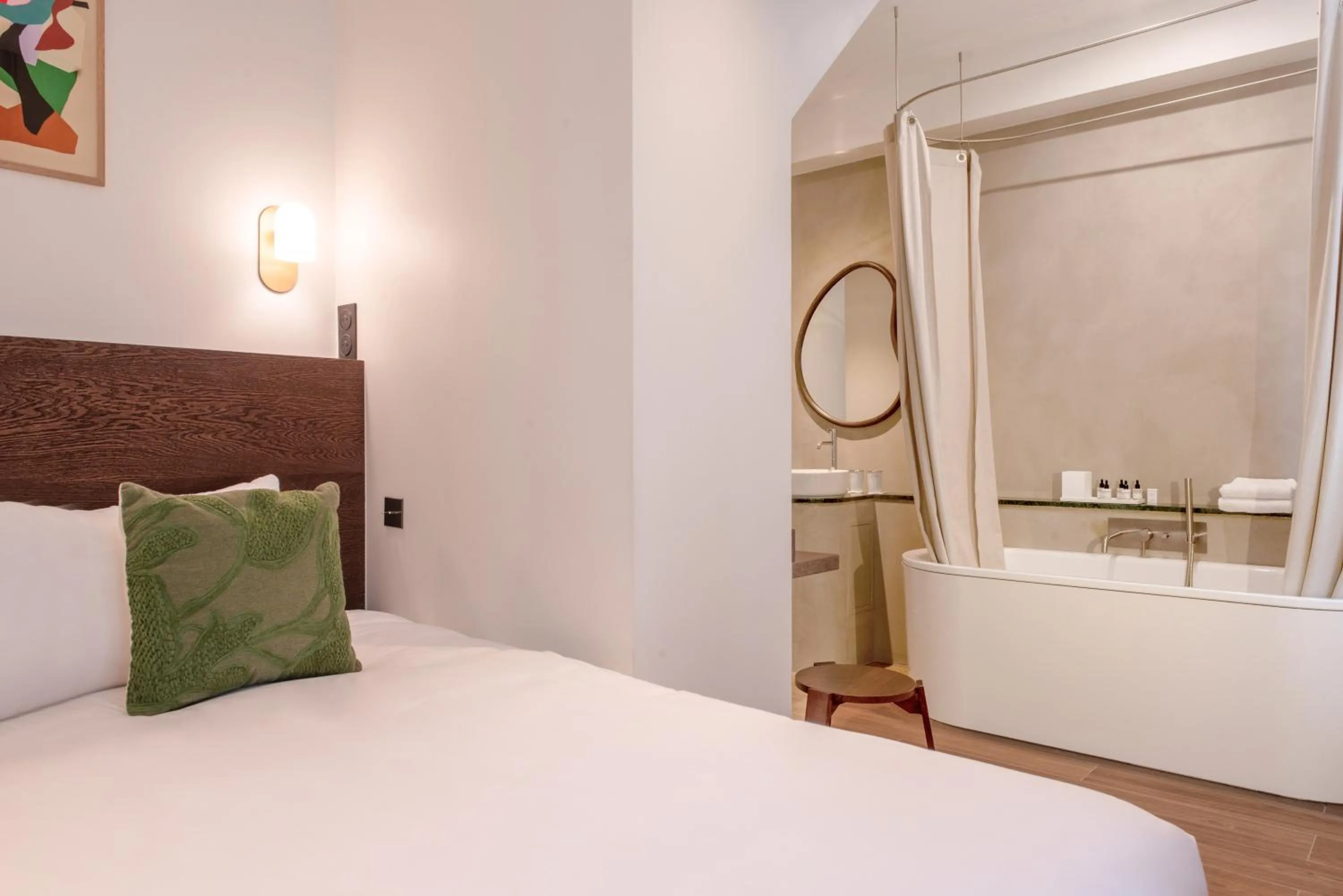 Bed in Le Lampika Hôtel