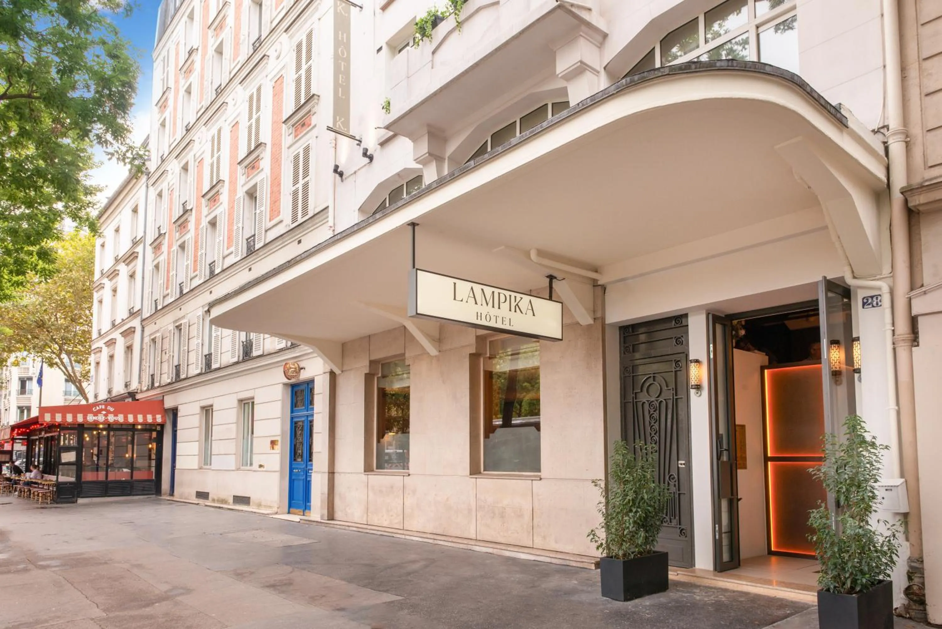 Facade/entrance in Le Lampika Hôtel