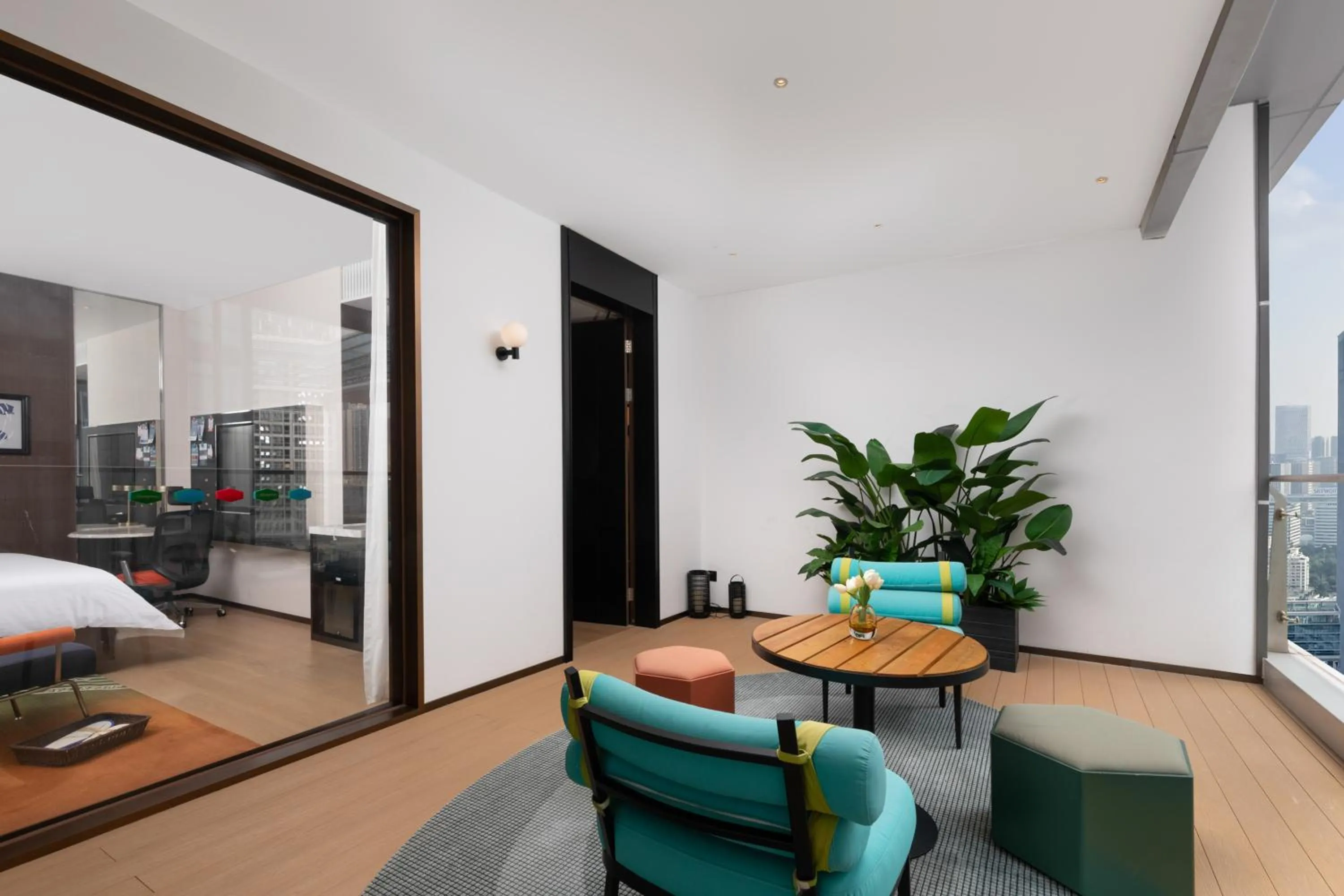 Balcony/Terrace, Bed in Hampton by Hilton Shenzhen Nanshan Science and Technology Park