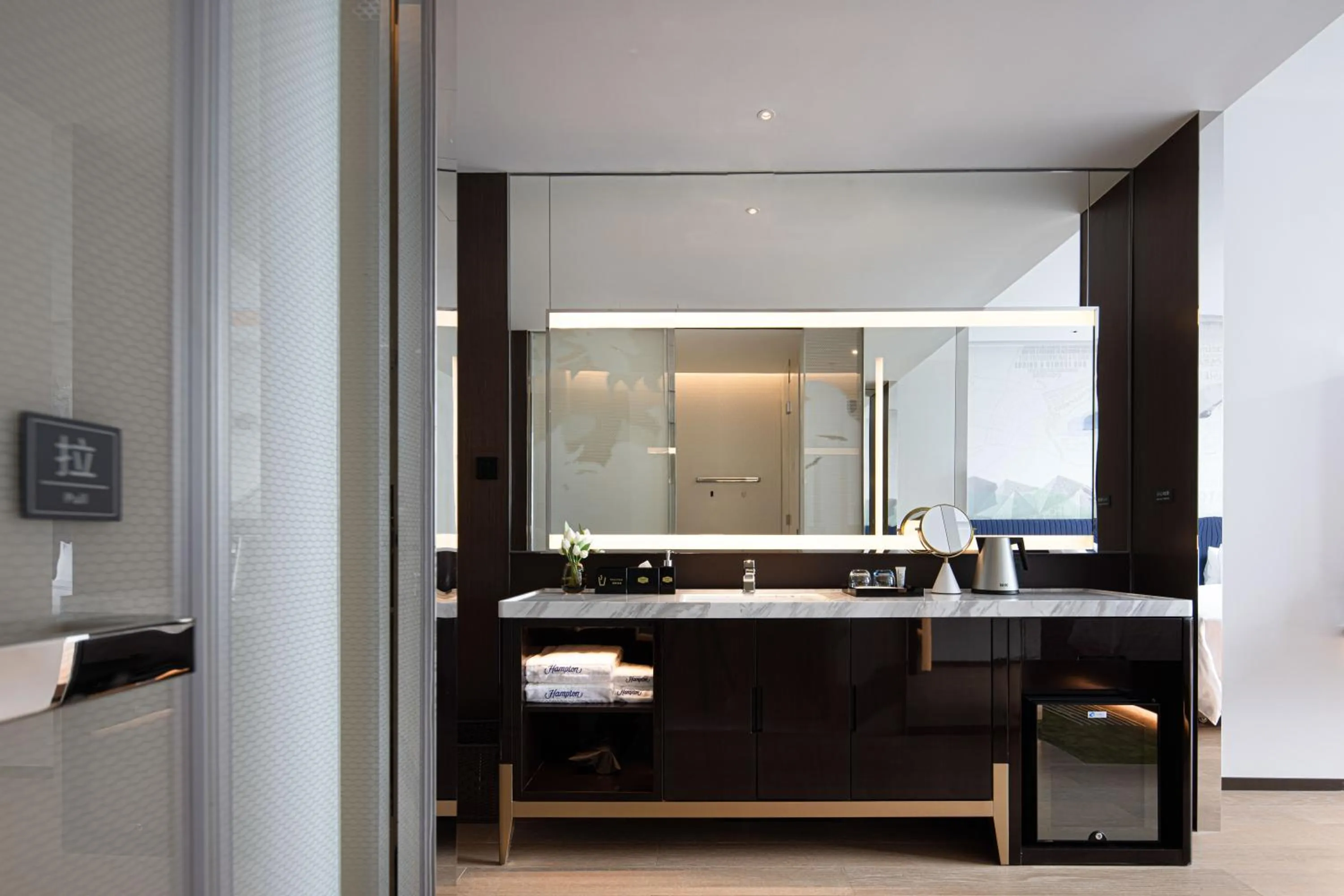 Photo of the whole room in Hampton by Hilton Shenzhen Nanshan Science and Technology Park