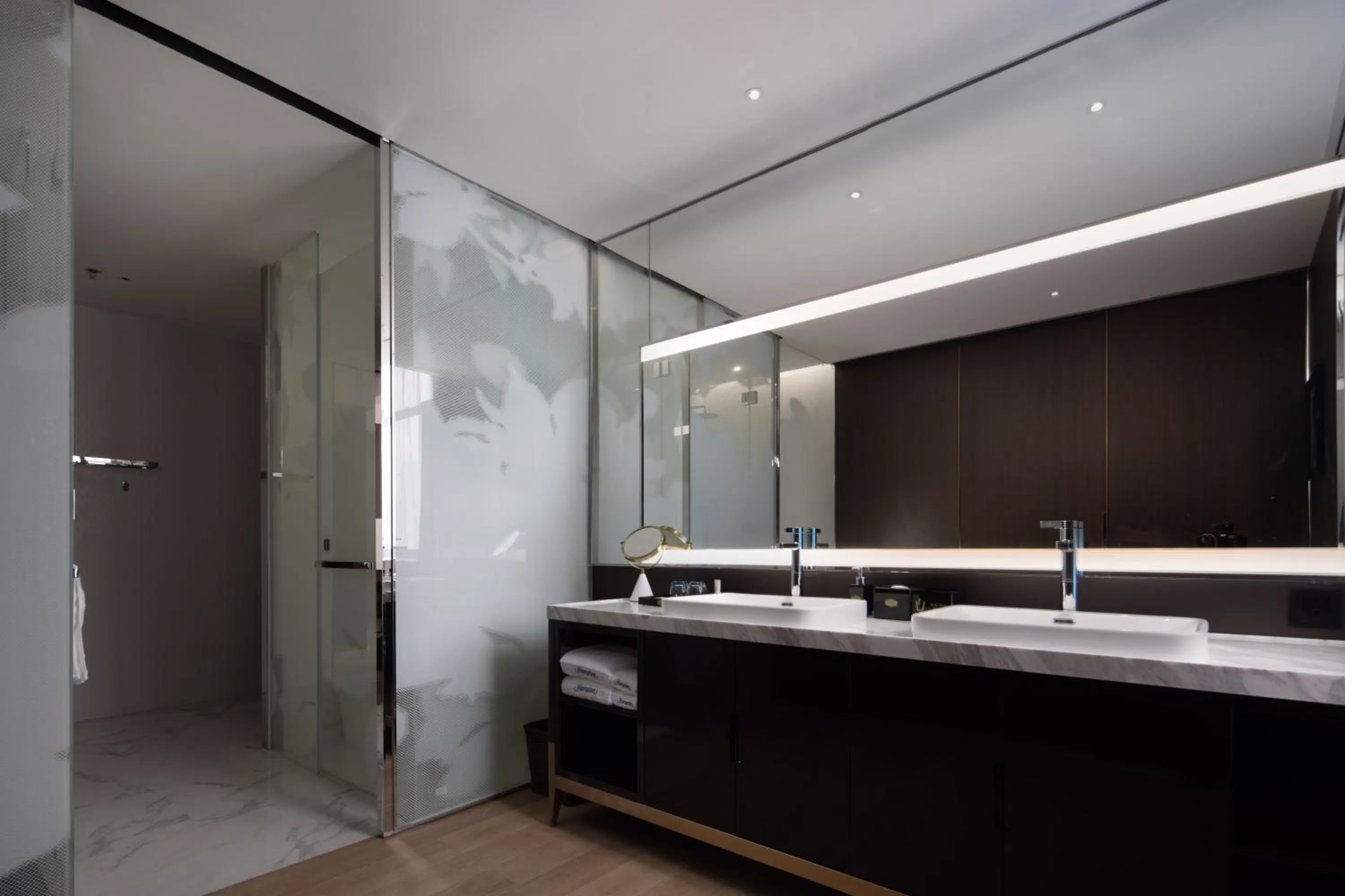 Bathroom in Hampton by Hilton Shenzhen Nanshan Science and Technology Park