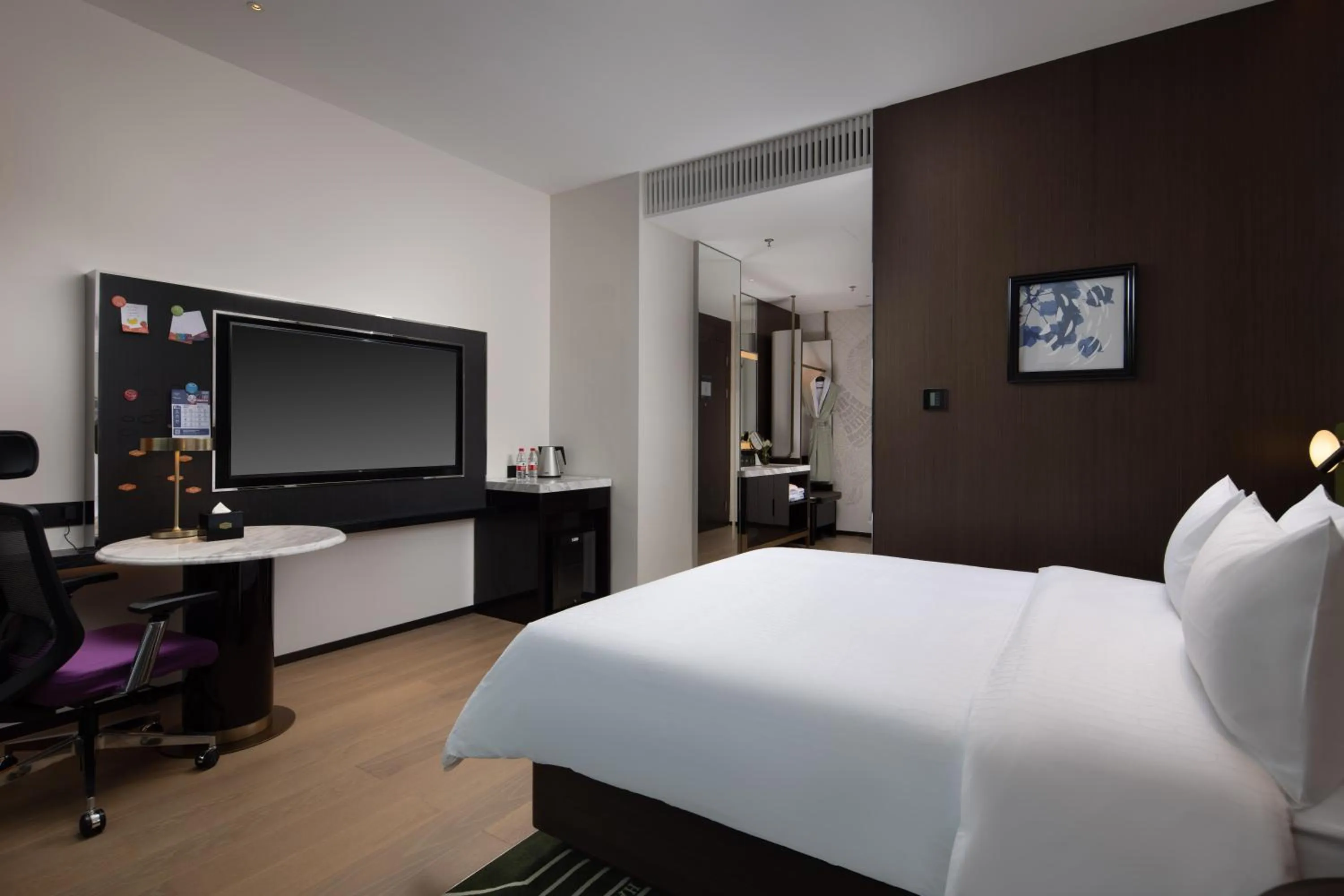 Photo of the whole room, Bed in Hampton by Hilton Shenzhen Nanshan Science and Technology Park