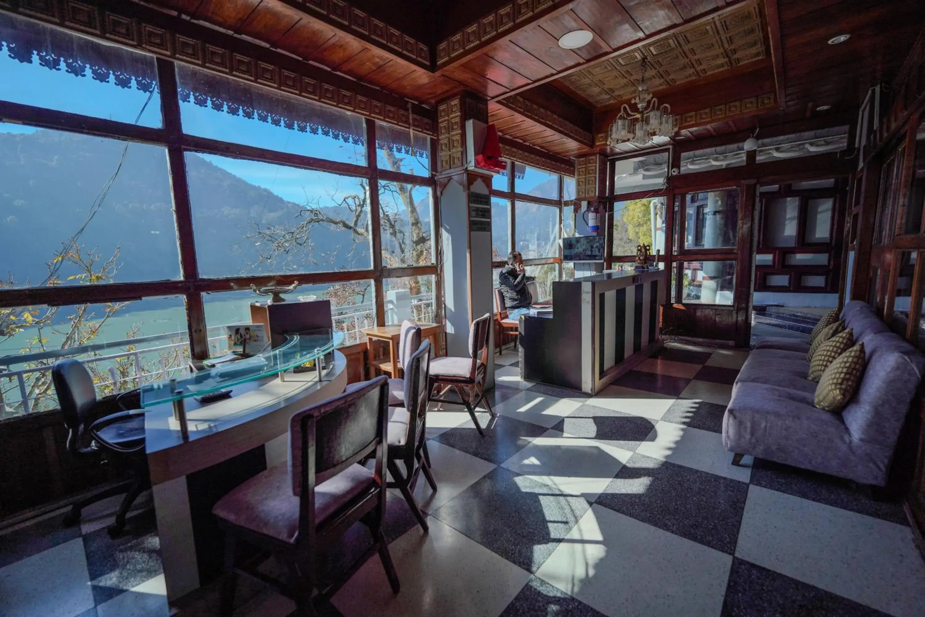 Lobby or reception in Hotel Silverton Lobby or reception in Hotel Silverton