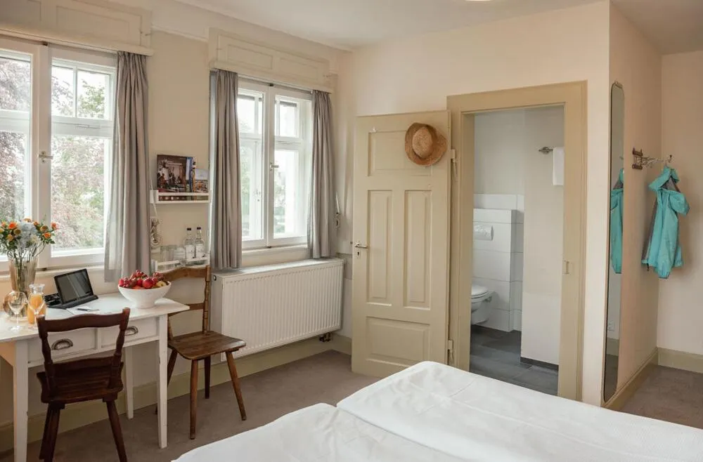 Bed in Allgäuer Genusshotel und Historischer Dorfgasthof Hirsch