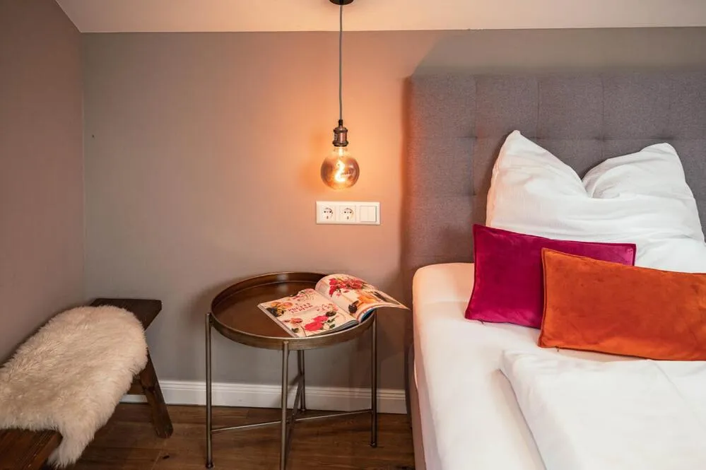 Bed in Allgäuer Genusshotel und Historischer Dorfgasthof Hirsch