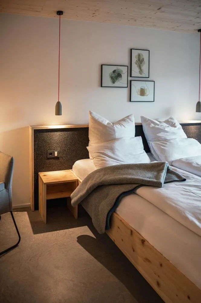 Bed in Allgäuer Genusshotel und Historischer Dorfgasthof Hirsch