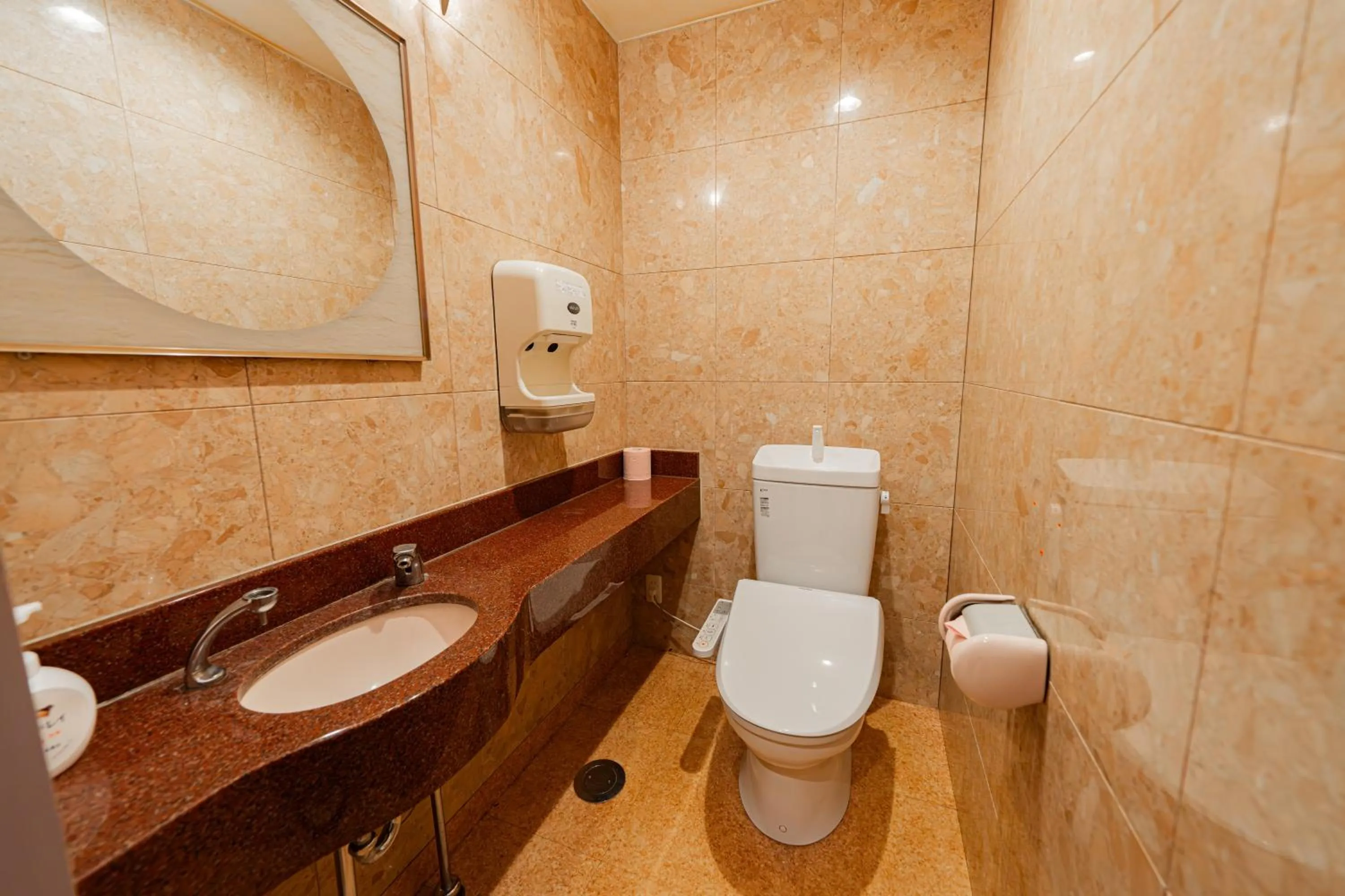 Toilet in E JOY INN-East Nipoori Branch