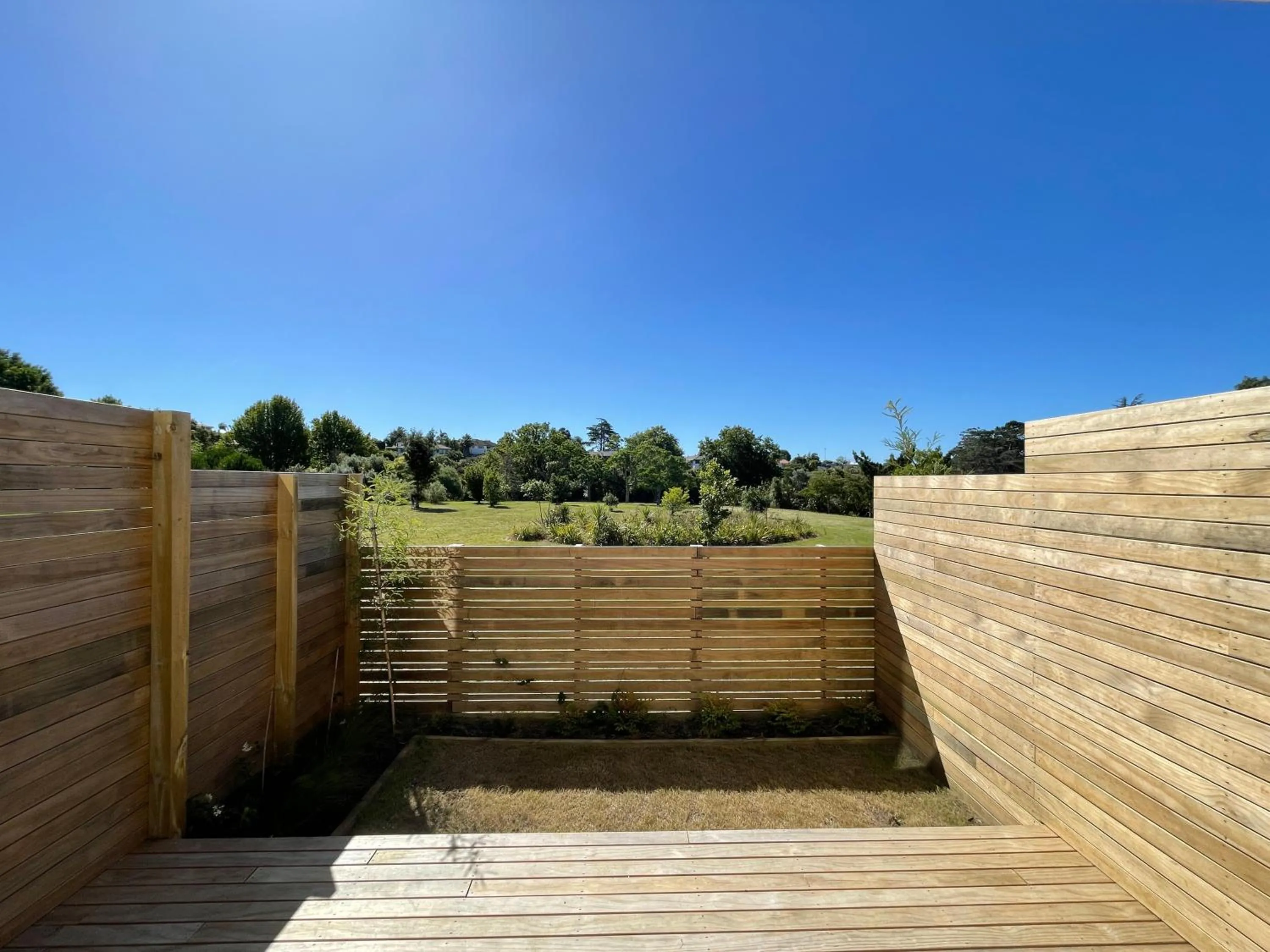 Garden view in Modern Home by the Reserve
