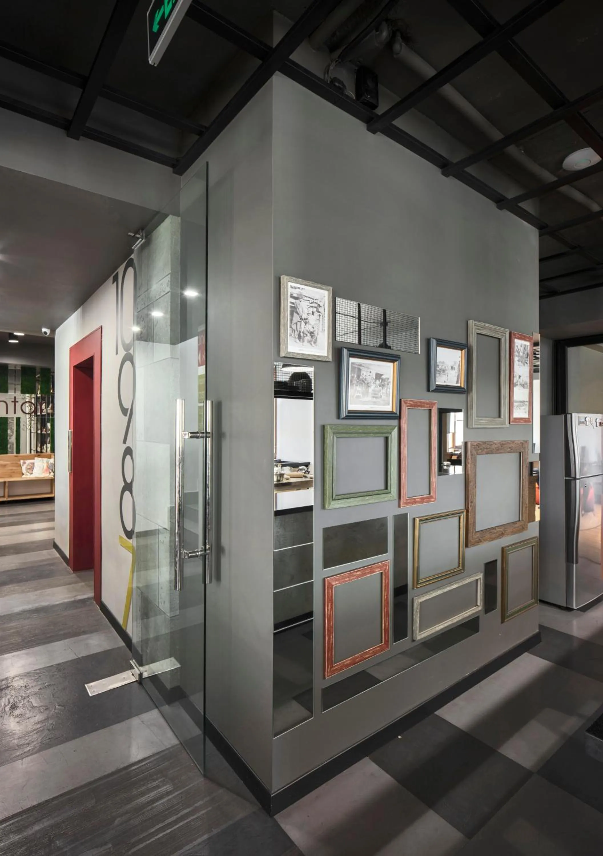 Decorative detail in Kantar Hotel