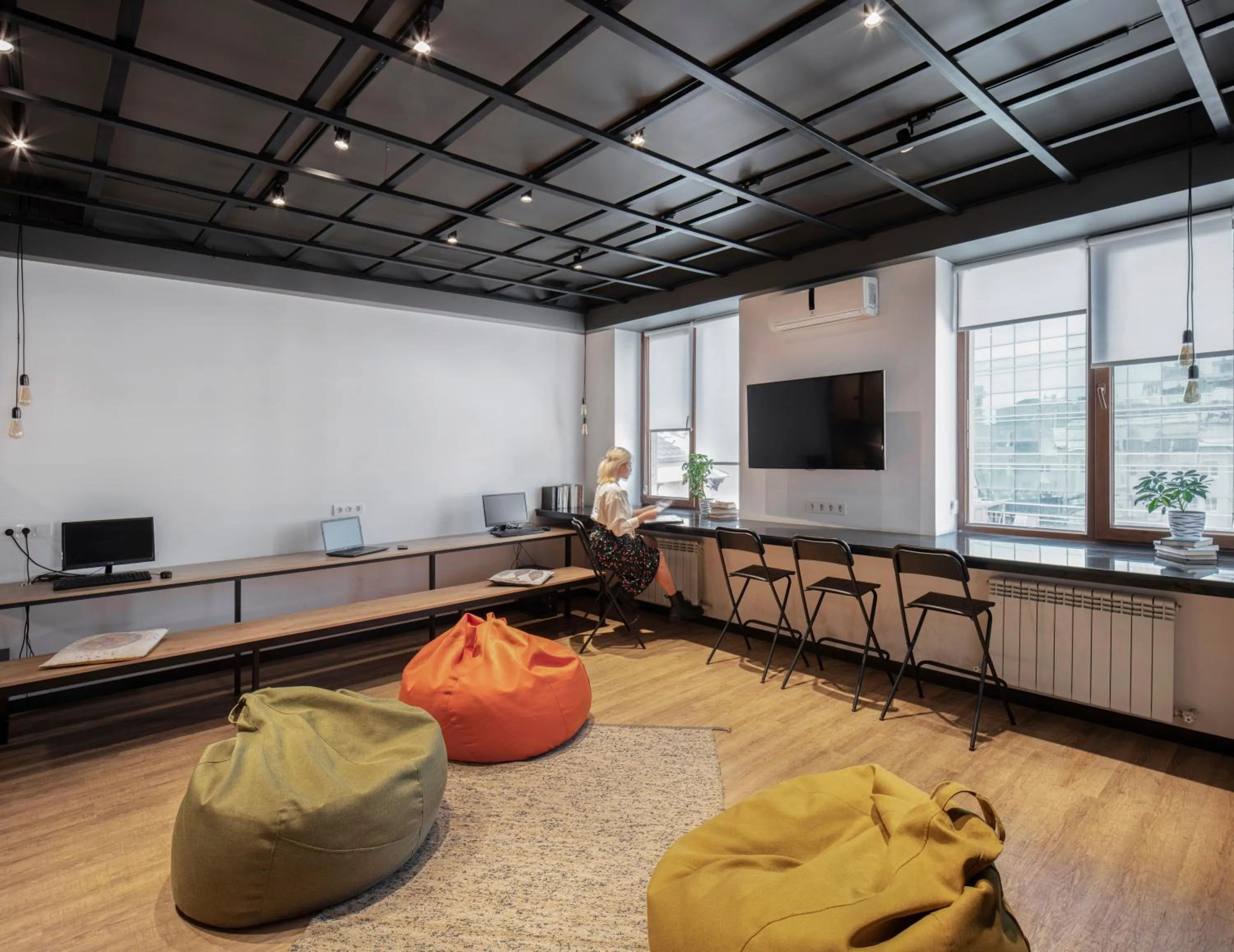 Communal lounge/ TV room in Kantar Hotel