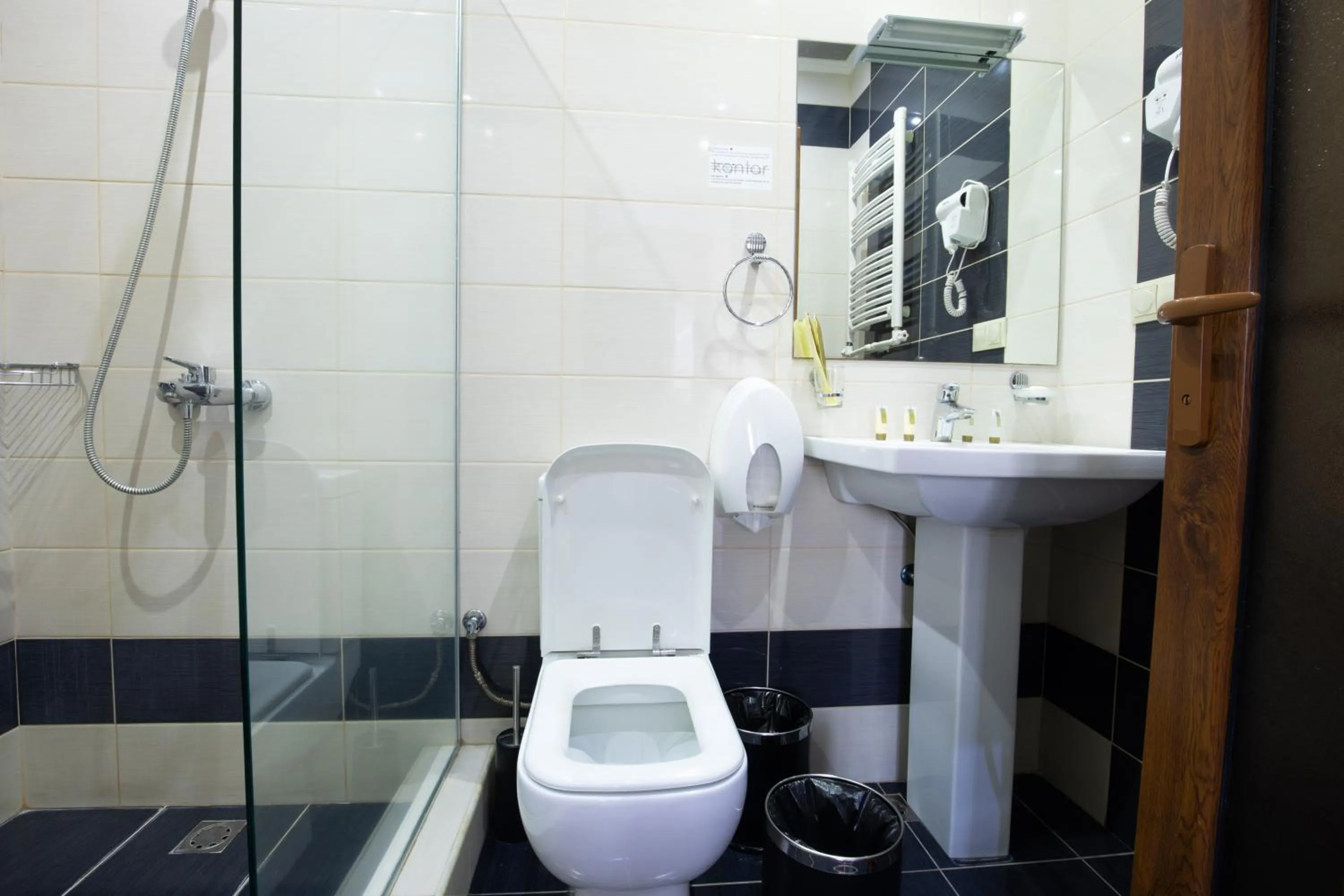 Shower in Kantar Hotel