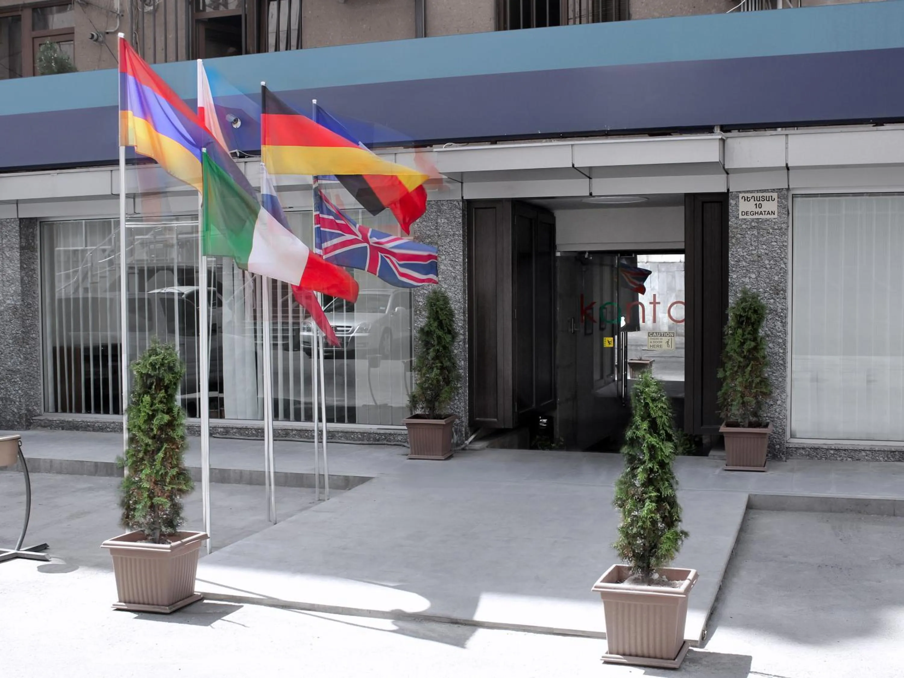 Facade/entrance in Kantar Hotel