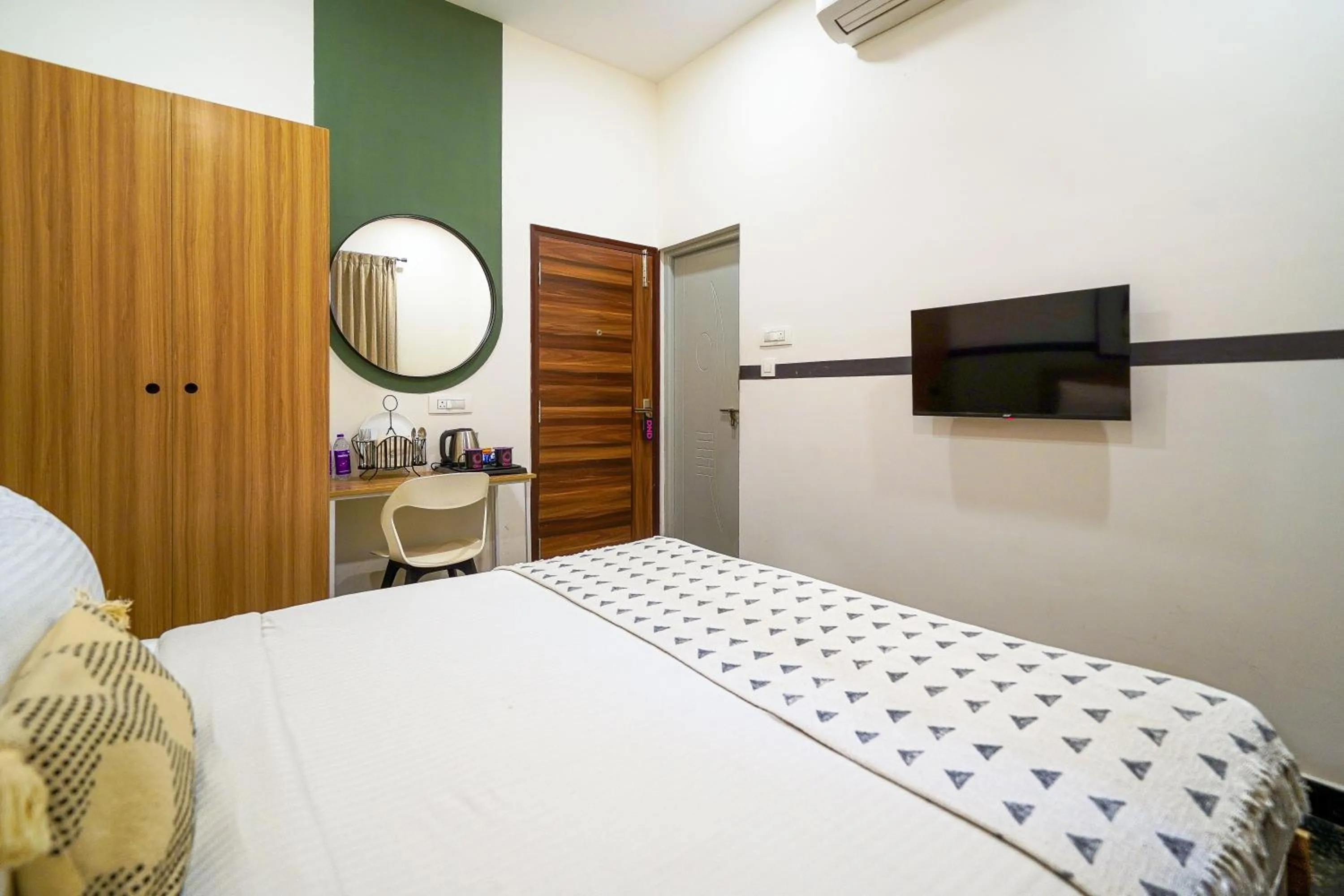 Bedroom, Bed in Olive Zip Domlur by Embassy Group