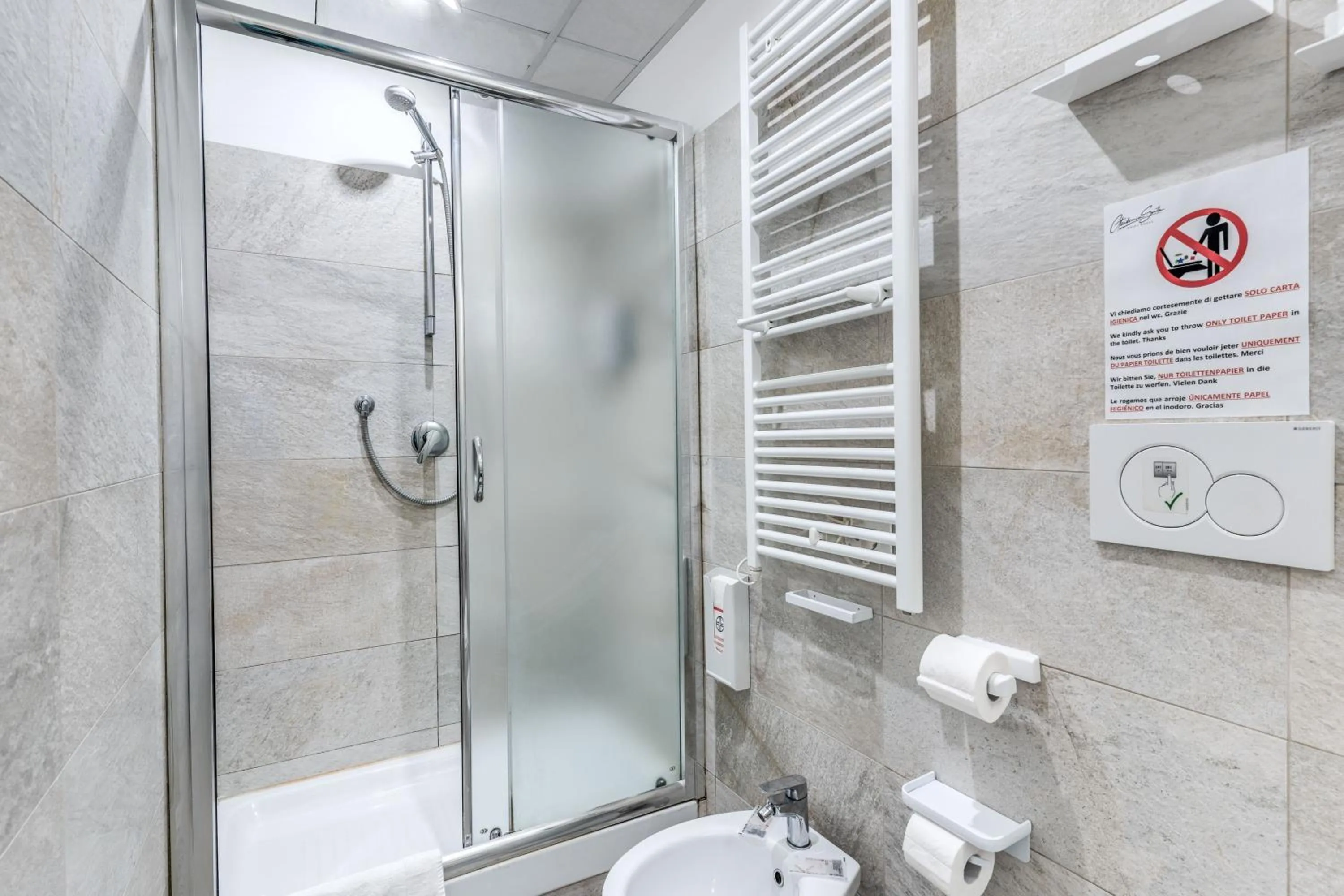 Shower in Gardenia Suite