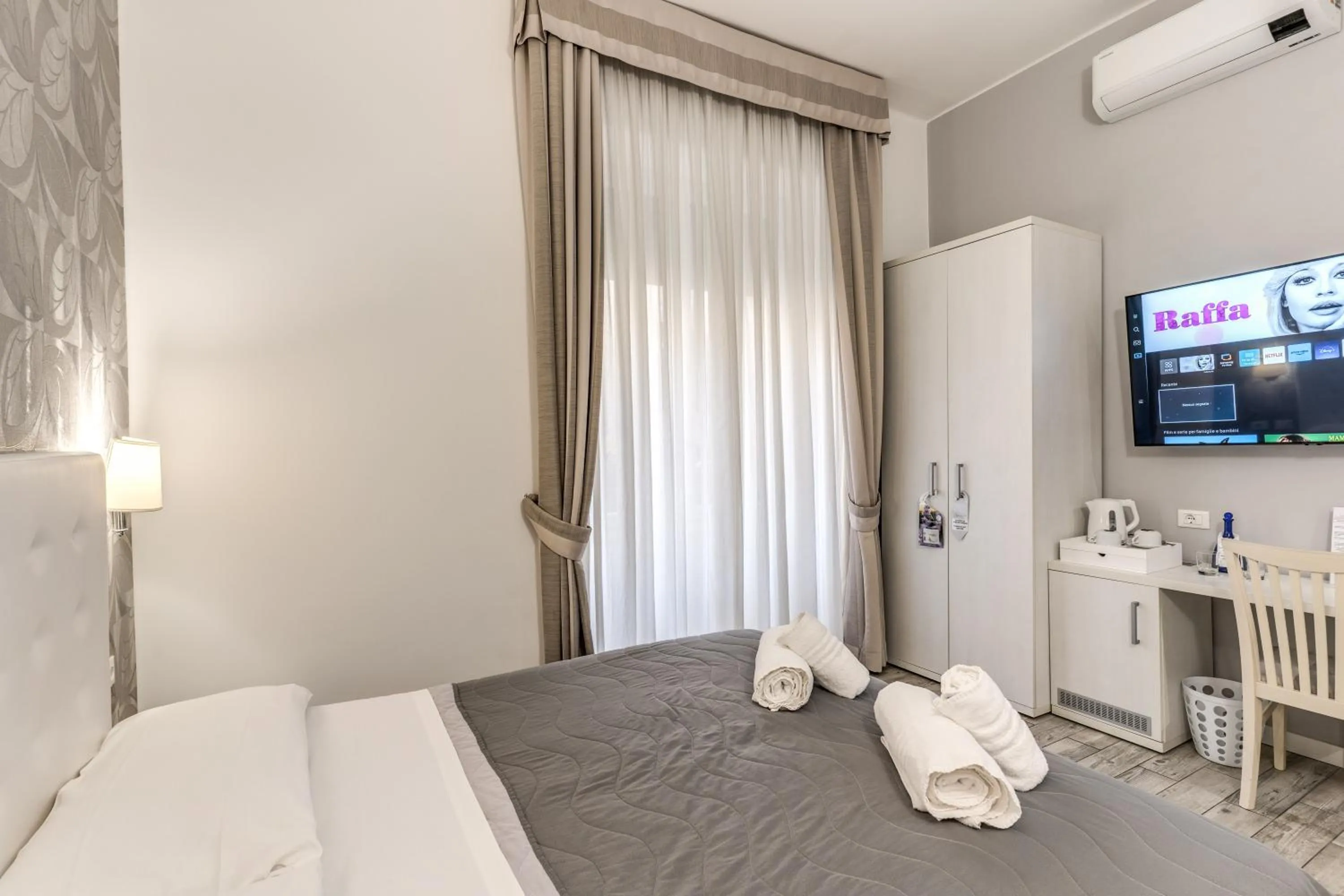 Bed in Gardenia Suite