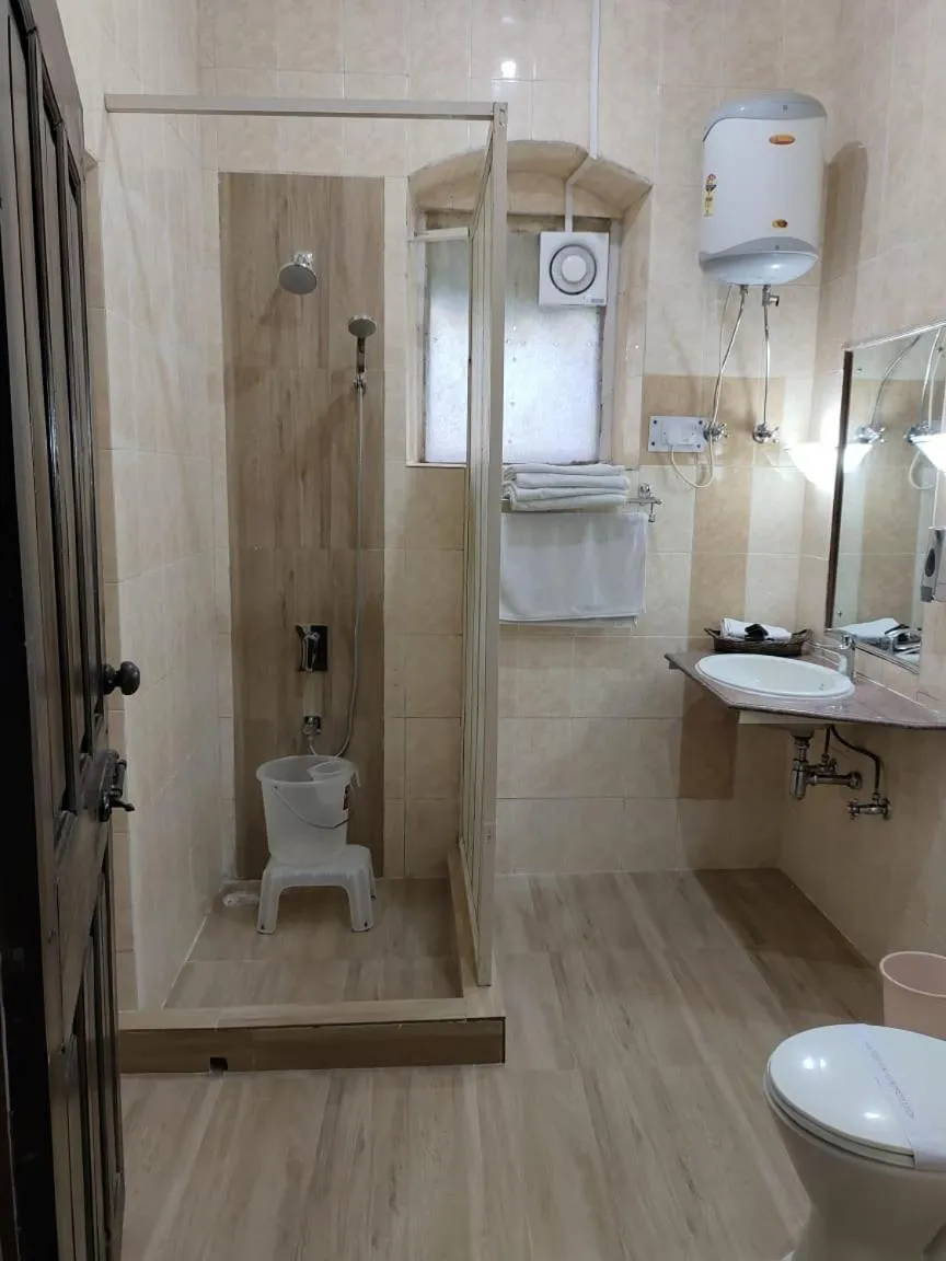 Shower in West View Hotel
