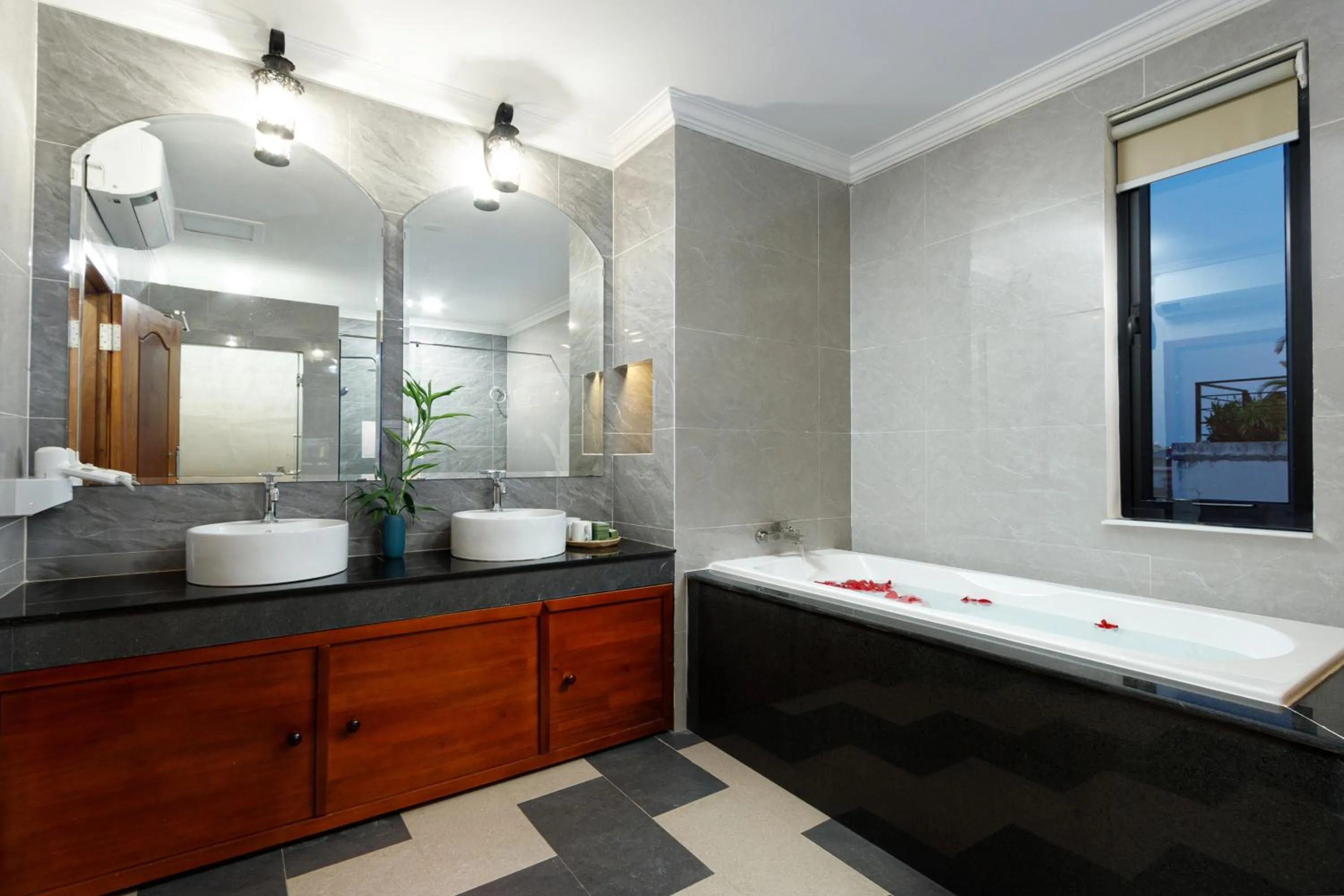 Bathroom in Le Vert Angkor Hotel