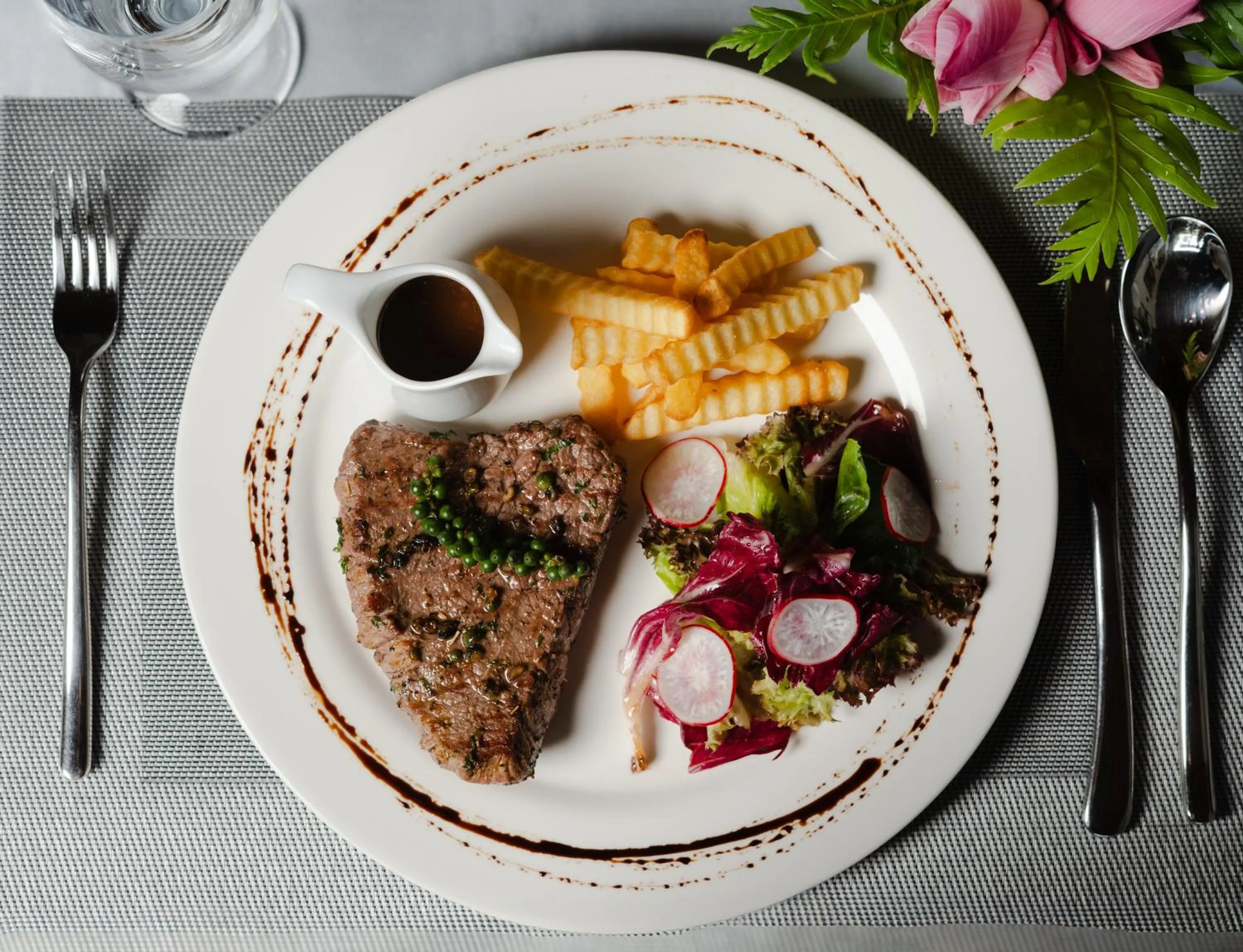 Restaurant/places to eat in Le Vert Angkor Hotel