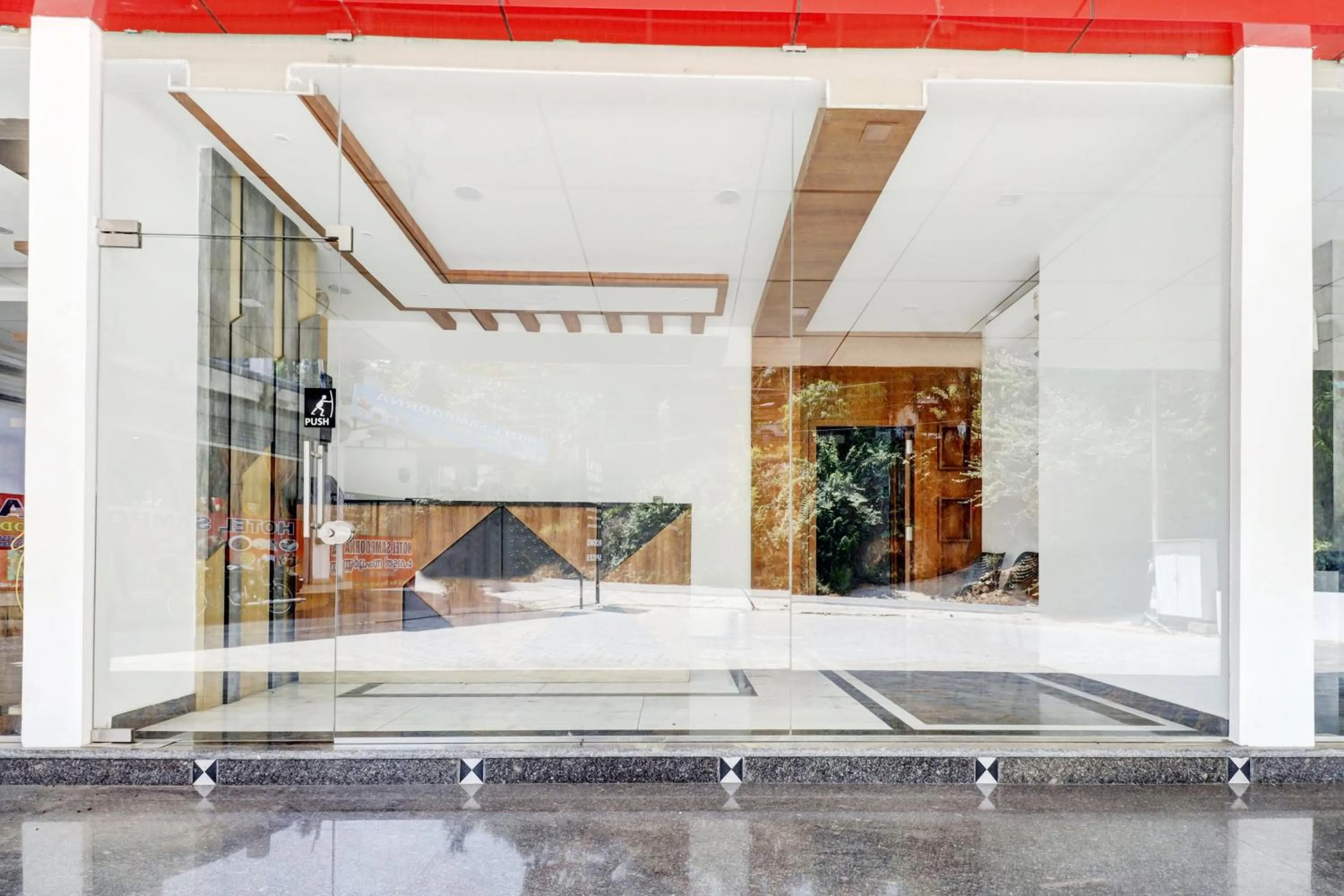 Facade/entrance in Collection O Munnar