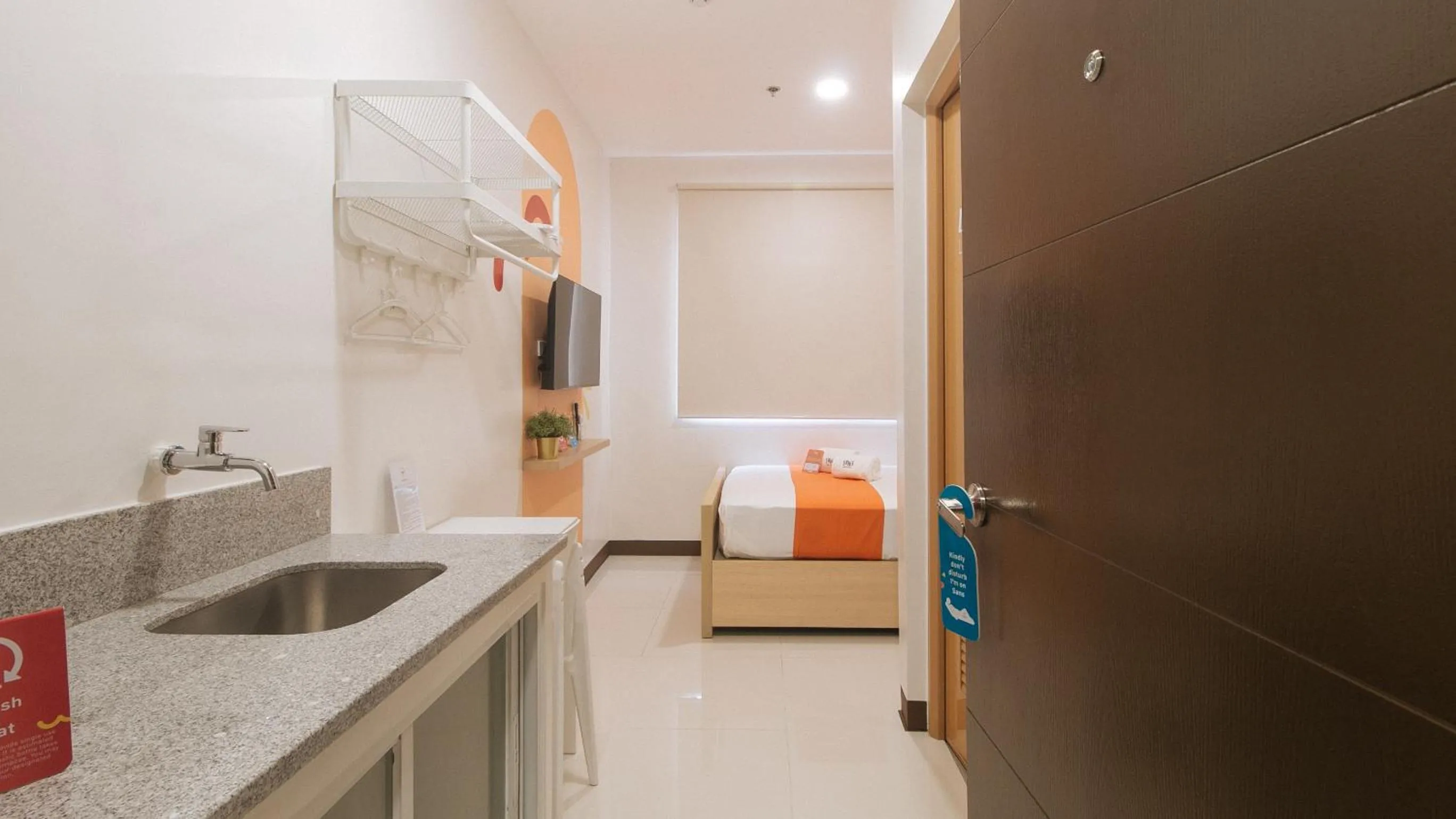 Kitchen or kitchenette in Sans Hotel at One JD Place Makati by RedDoorz