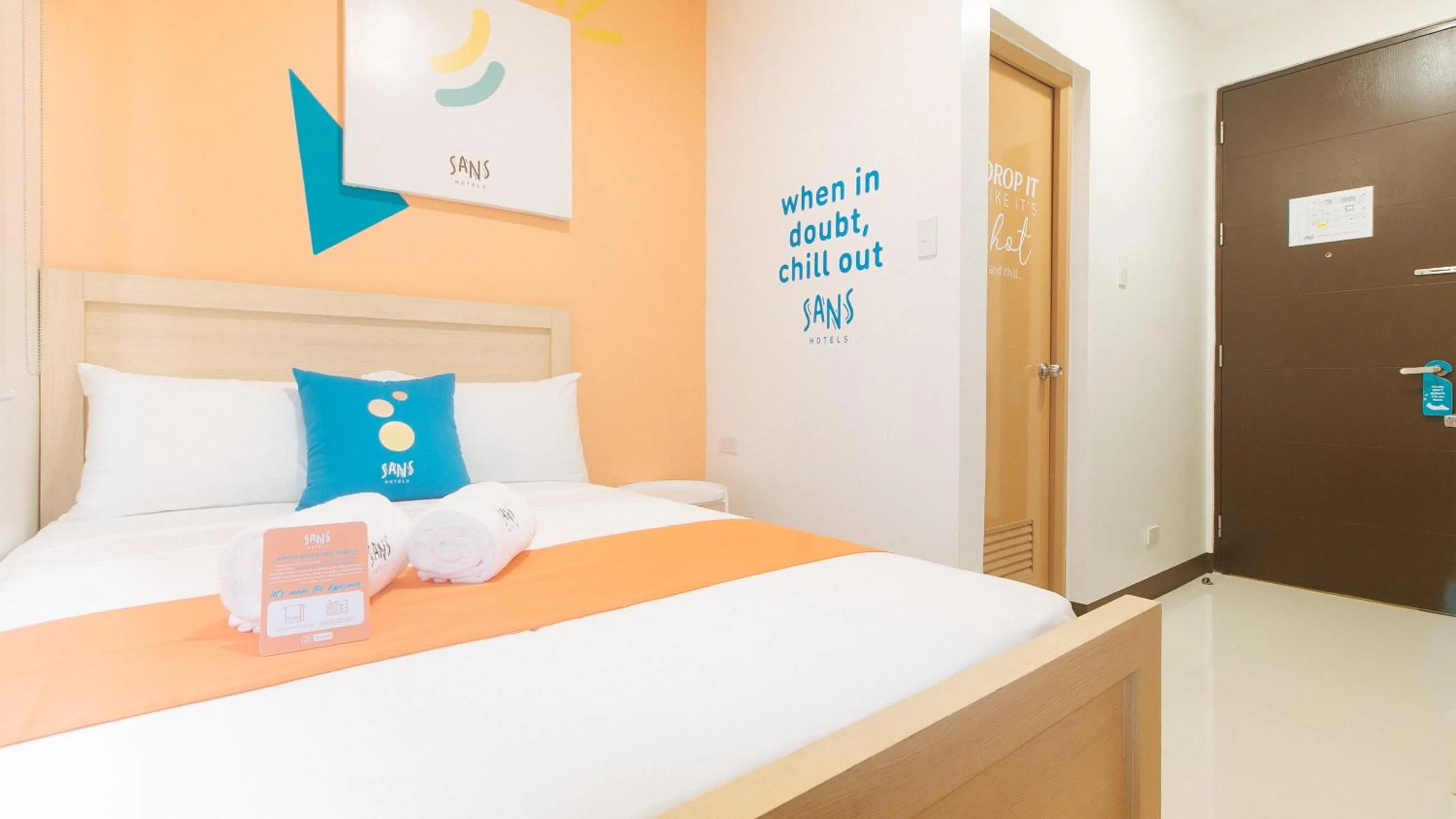 Photo of the whole room, Bed in Sans Hotel at One JD Place Makati by RedDoorz