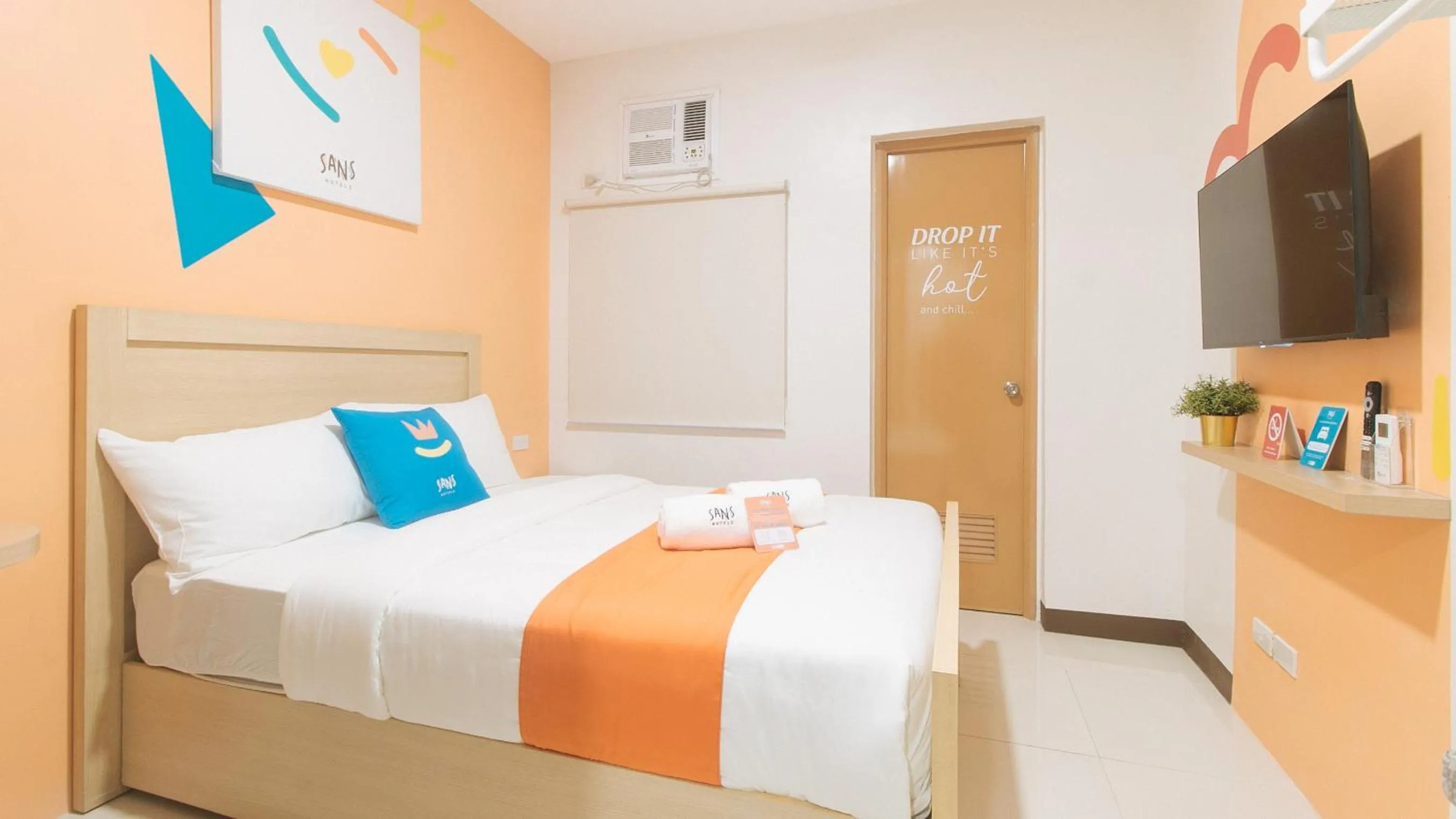 Bedroom, Bed in Sans Hotel at One JD Place Makati by RedDoorz