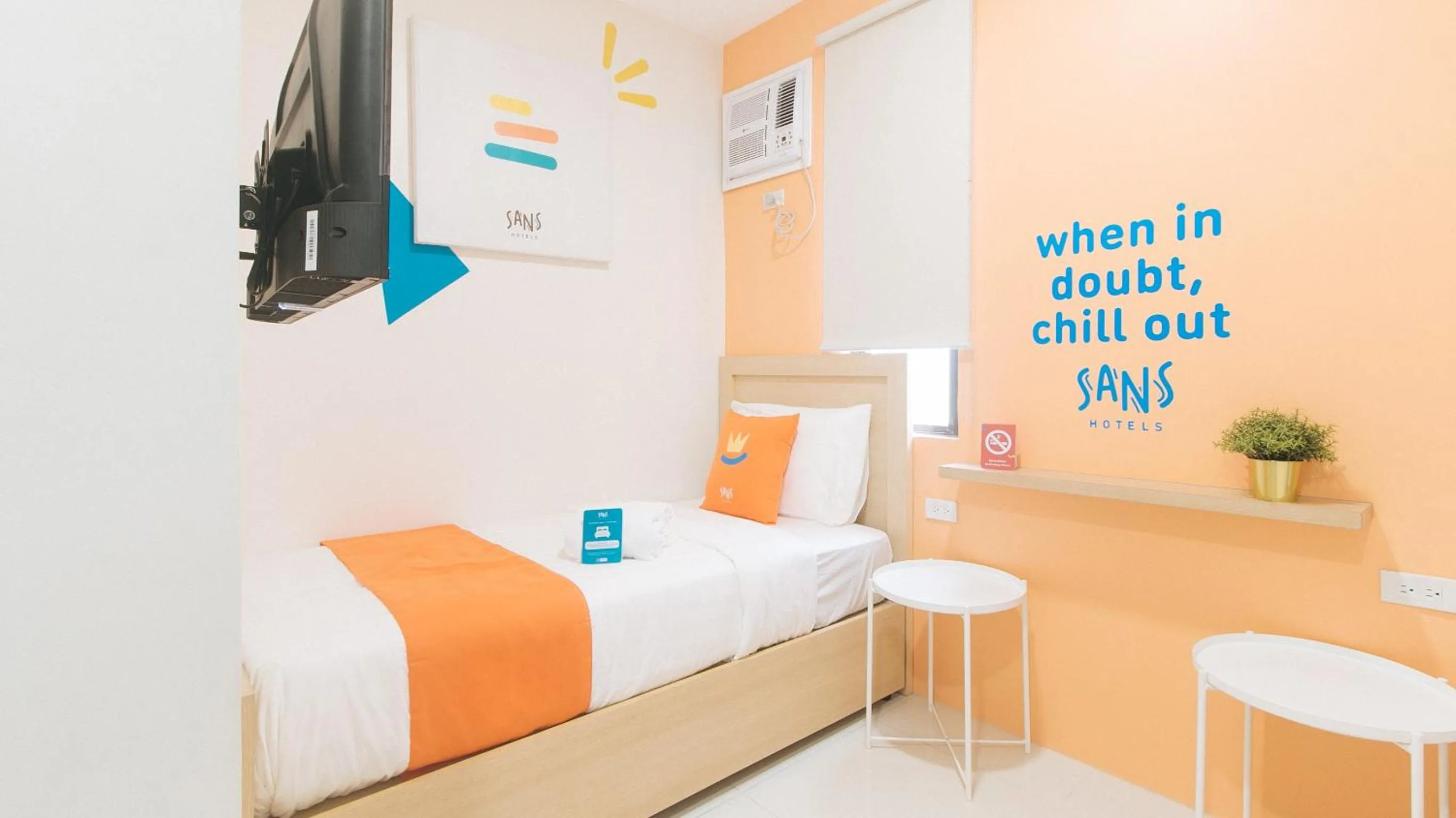 Photo of the whole room, Bed in Sans Hotel at One JD Place Makati by RedDoorz