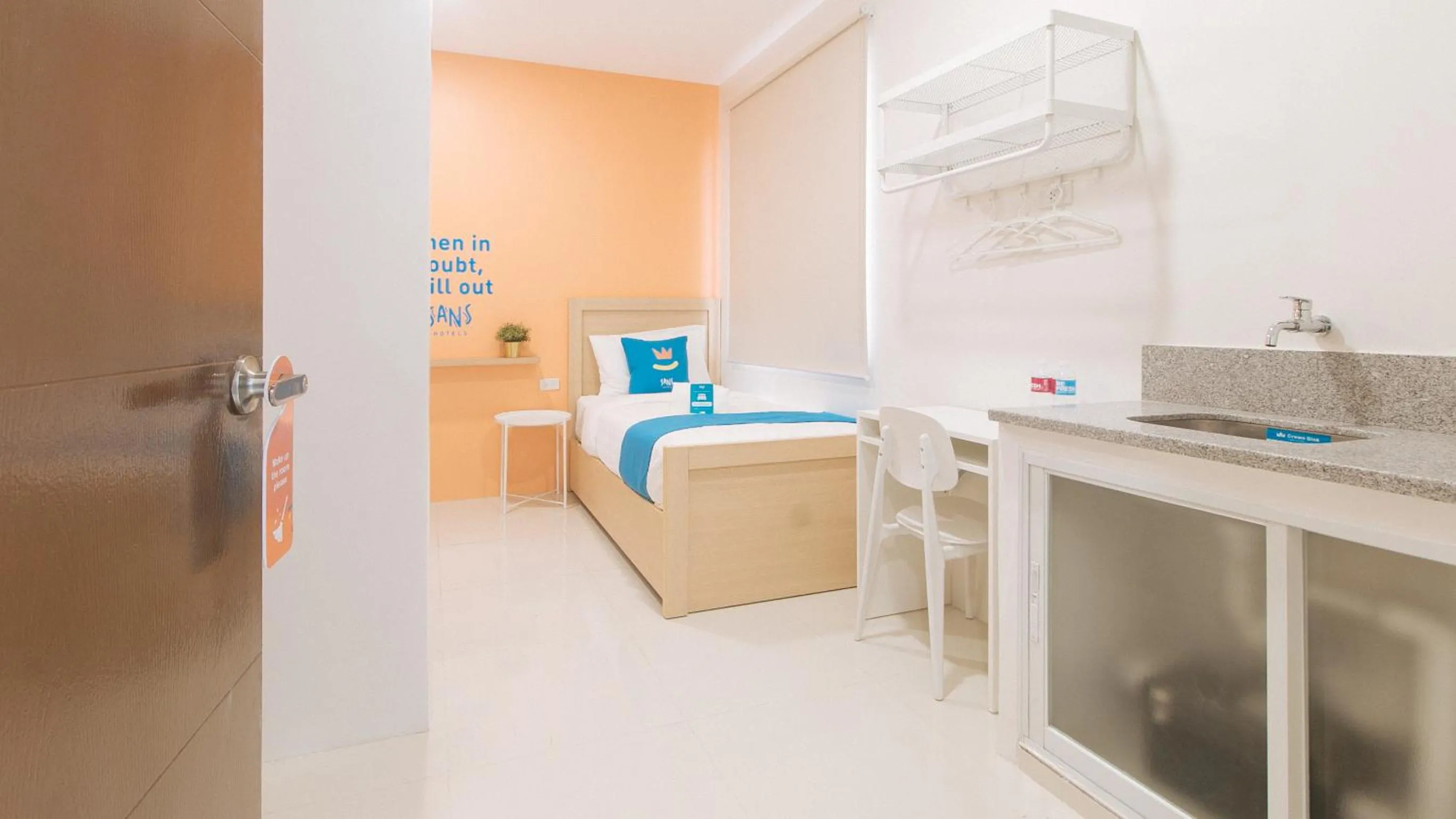 Photo of the whole room, Bed in Sans Hotel at One JD Place Makati by RedDoorz