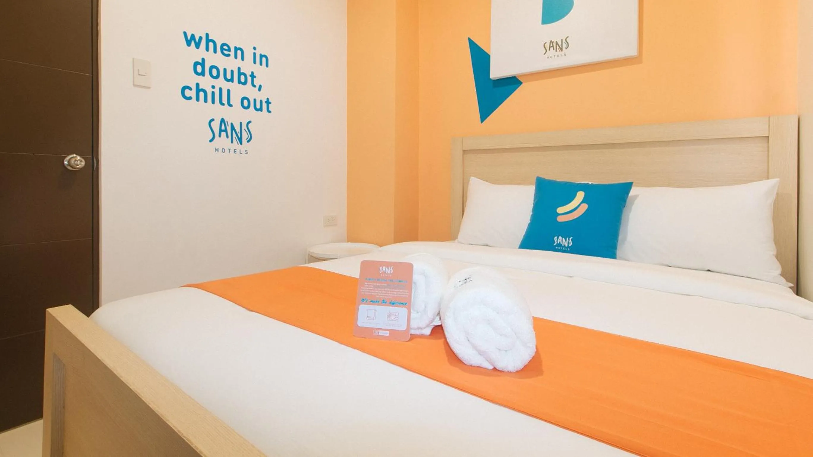 Photo of the whole room, Bed in Sans Hotel at One JD Place Makati by RedDoorz