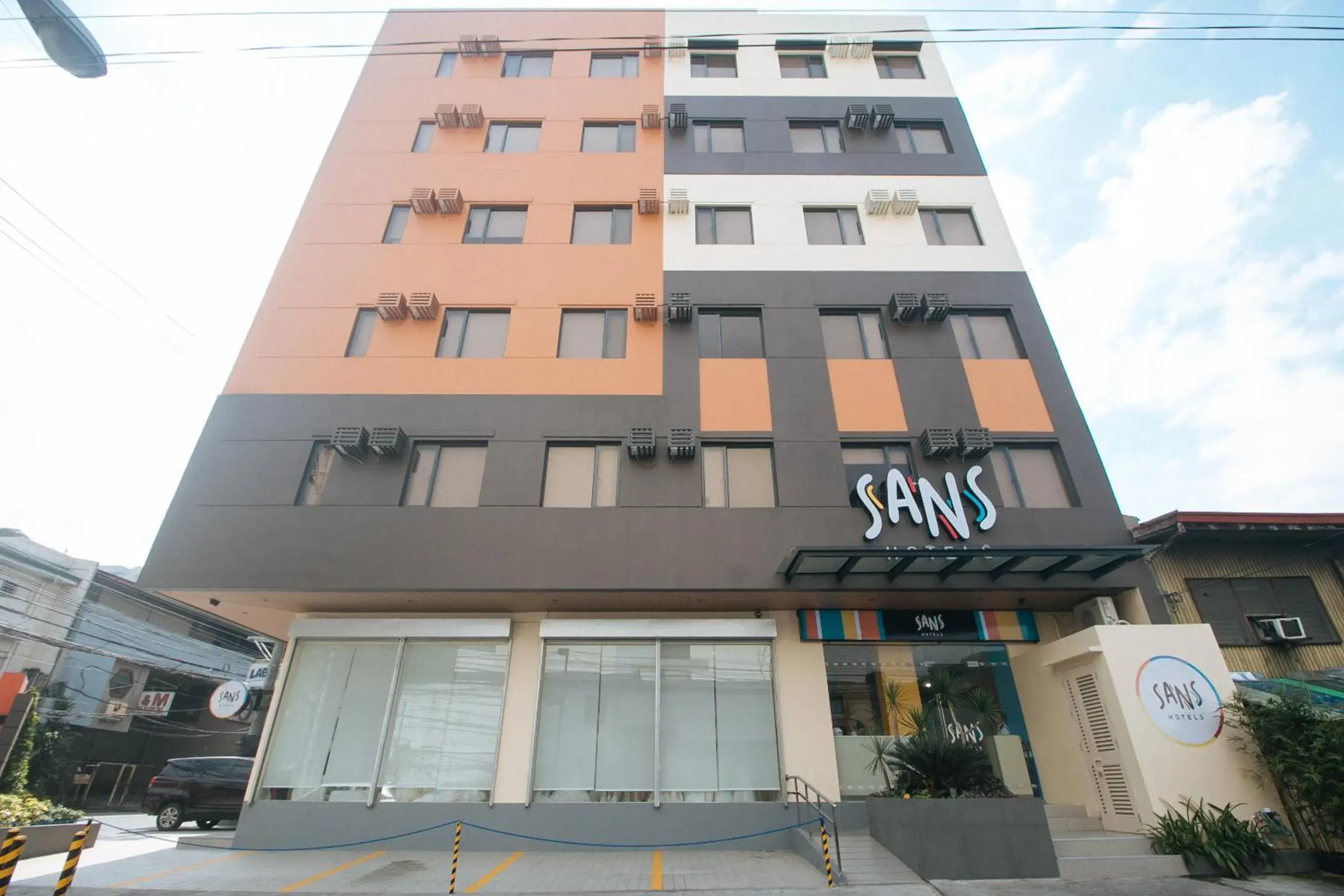 Property building in Sans Hotel at One JD Place Makati by RedDoorz Property building in Sans Hotel at One JD Place Makati by RedDoorz