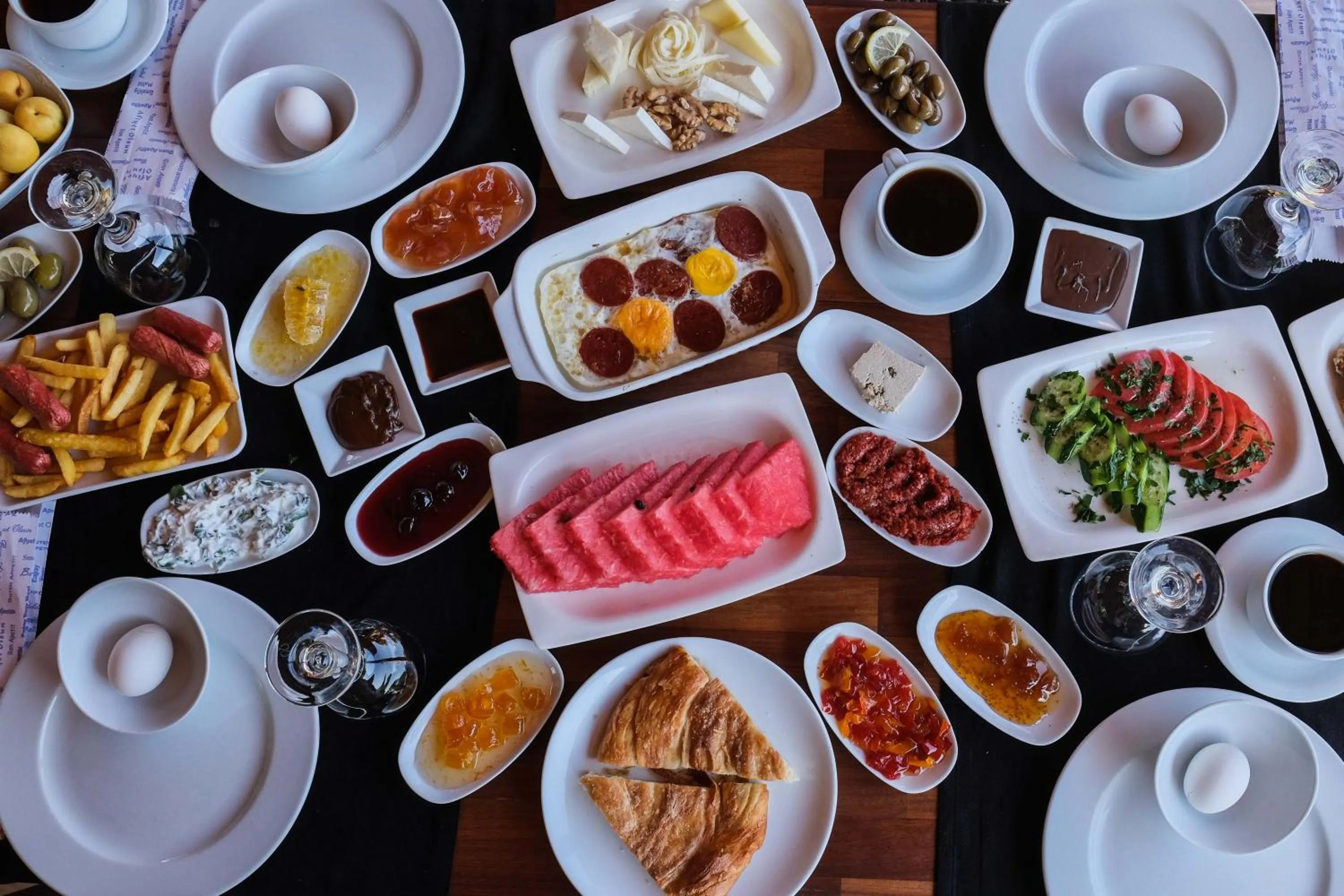 Restaurant/places to eat in Apella Hotel