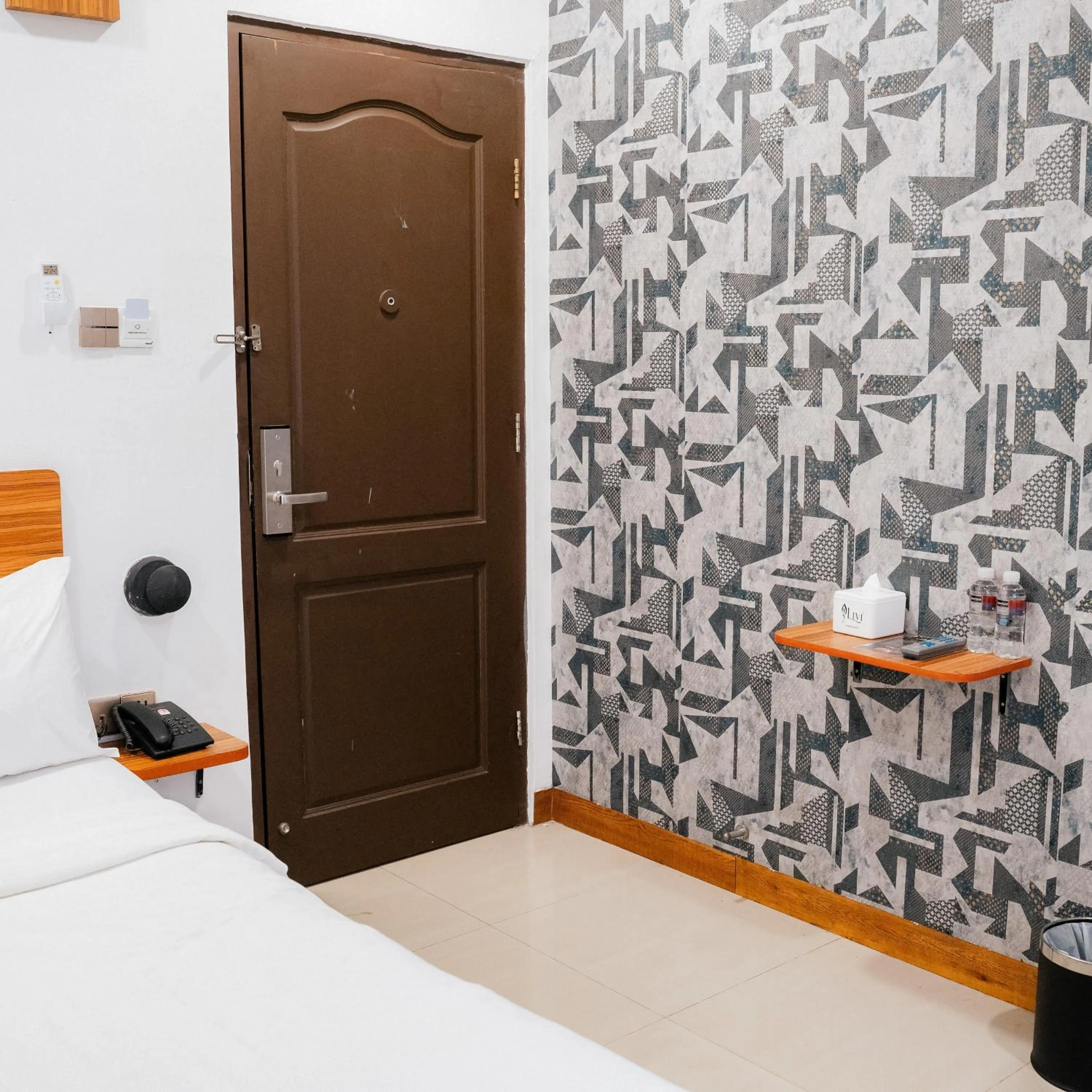 Bedroom, Bed in Chola Inn at Nagoya Hill Batam Mitra RedDoorz