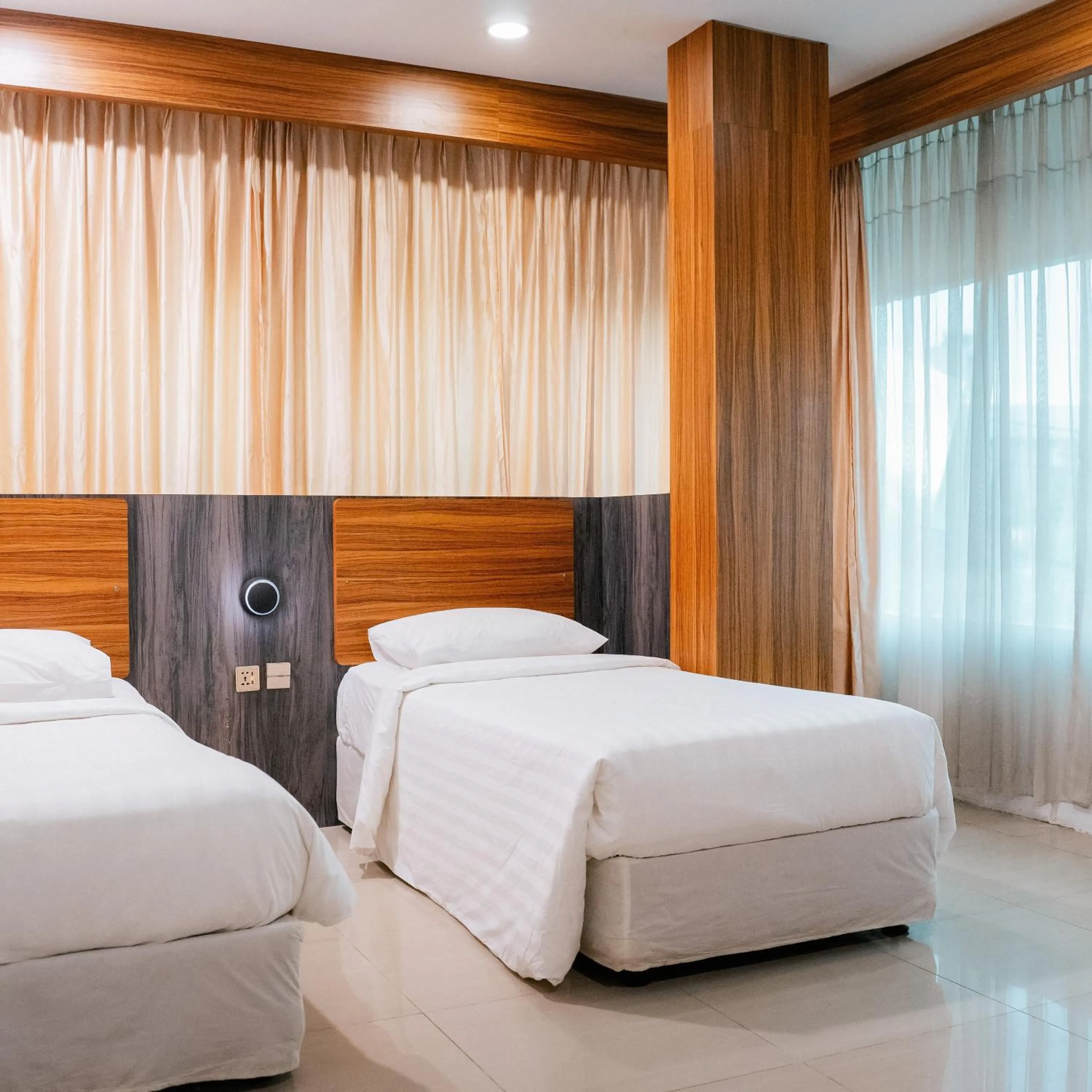 Bedroom, Bed in Chola Inn at Nagoya Hill Batam Mitra RedDoorz