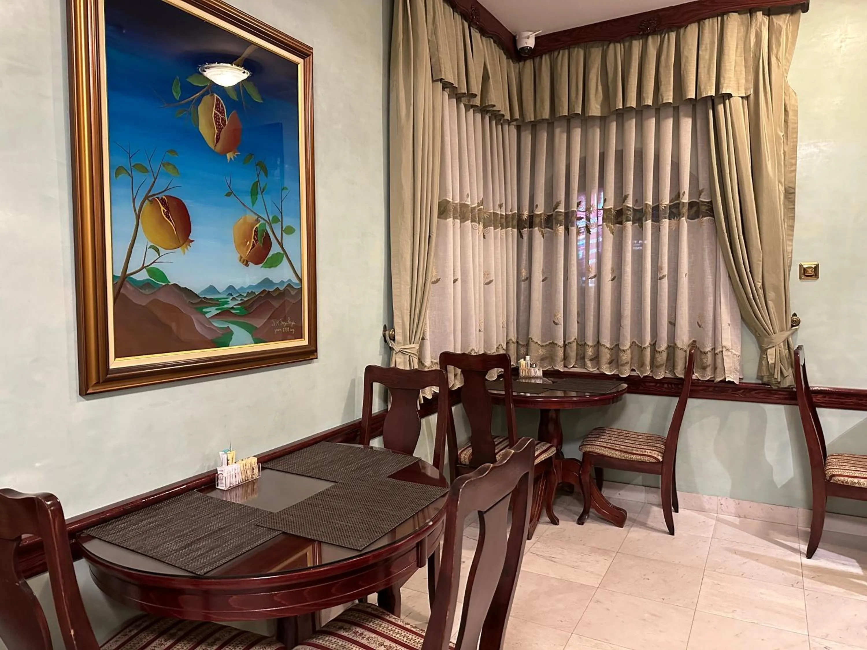 Restaurant/places to eat in Beatrix Lux Hotel