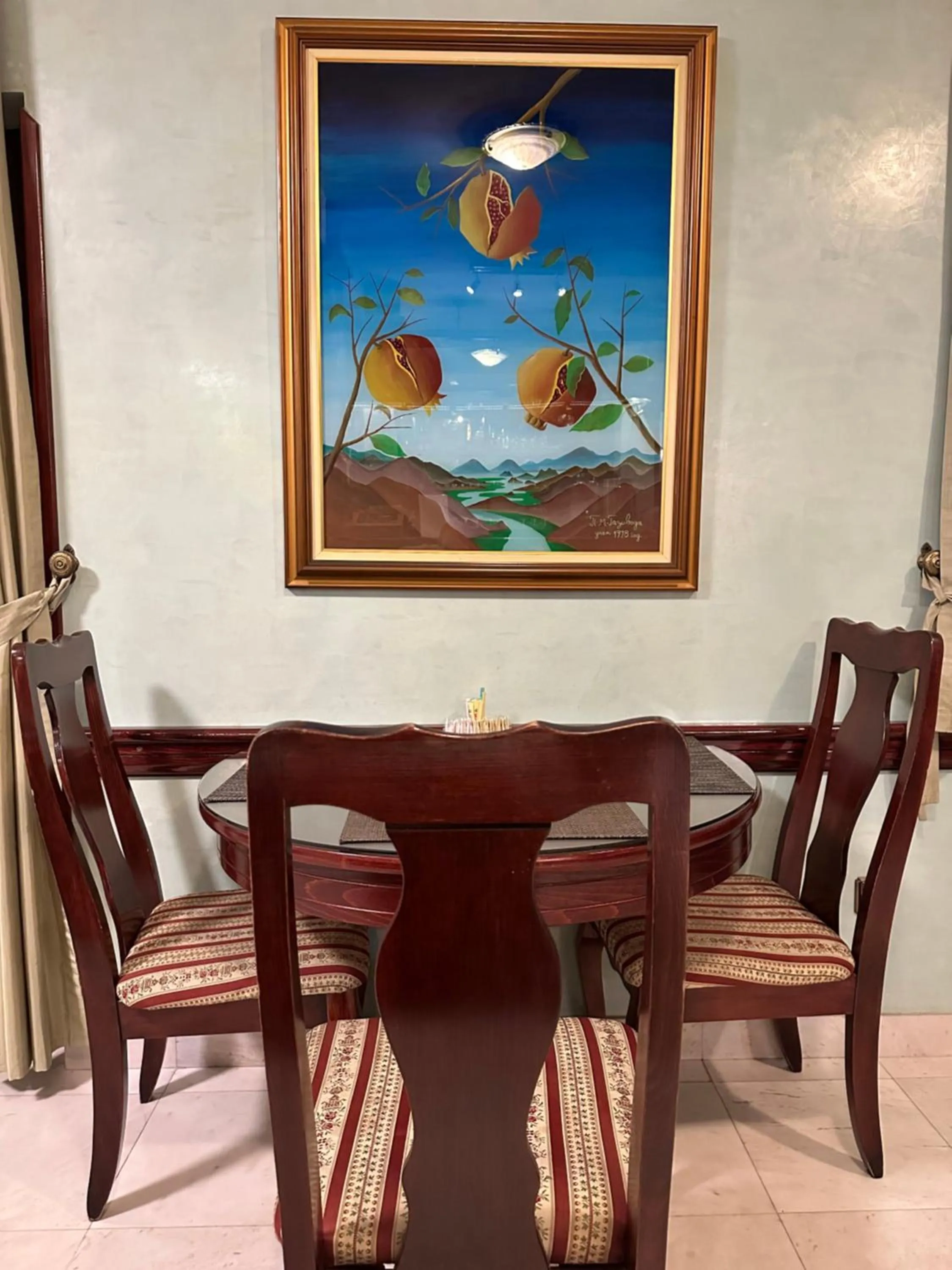 Restaurant/places to eat in Beatrix Lux Hotel