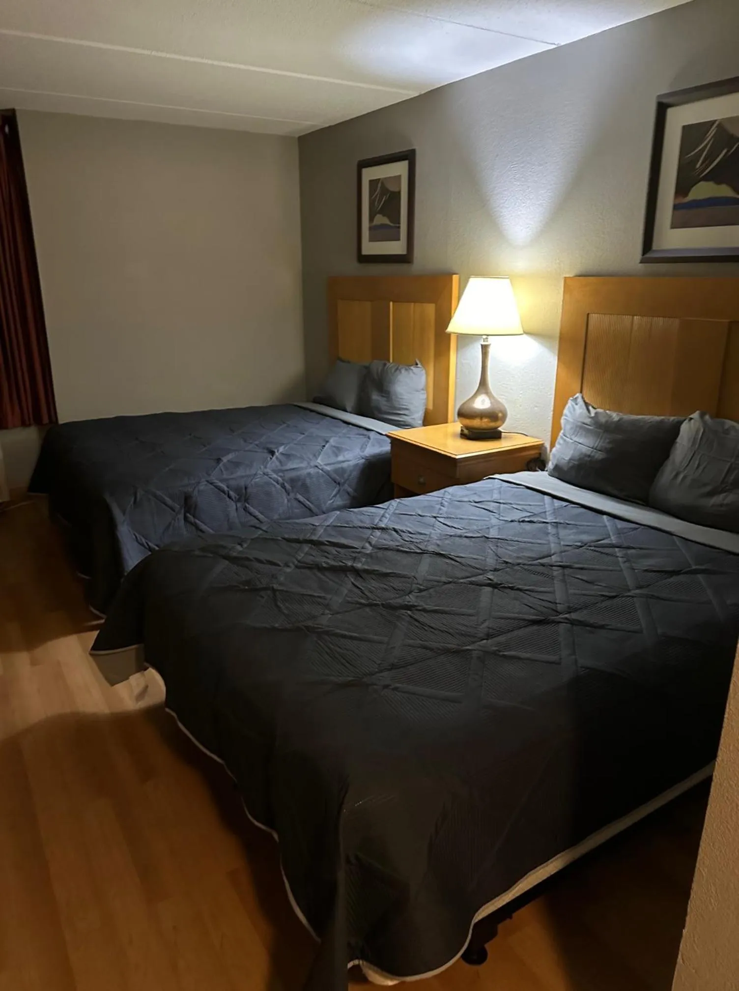 Photo of the whole room in Madison Inn & Suites