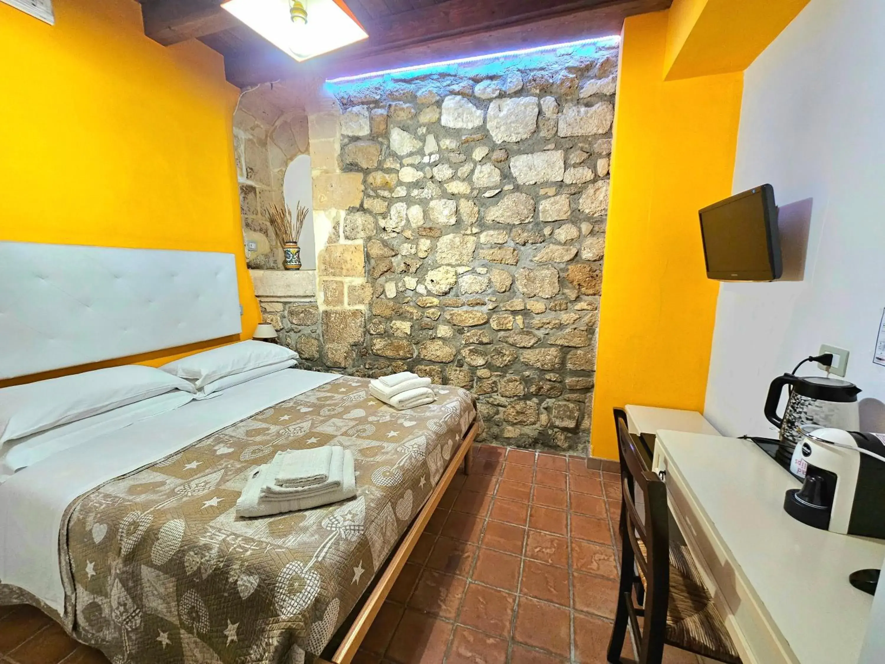 Elsa d'Ortigia - I TRE ARCHI Elsa d'Ortigia - I TRE ARCHI