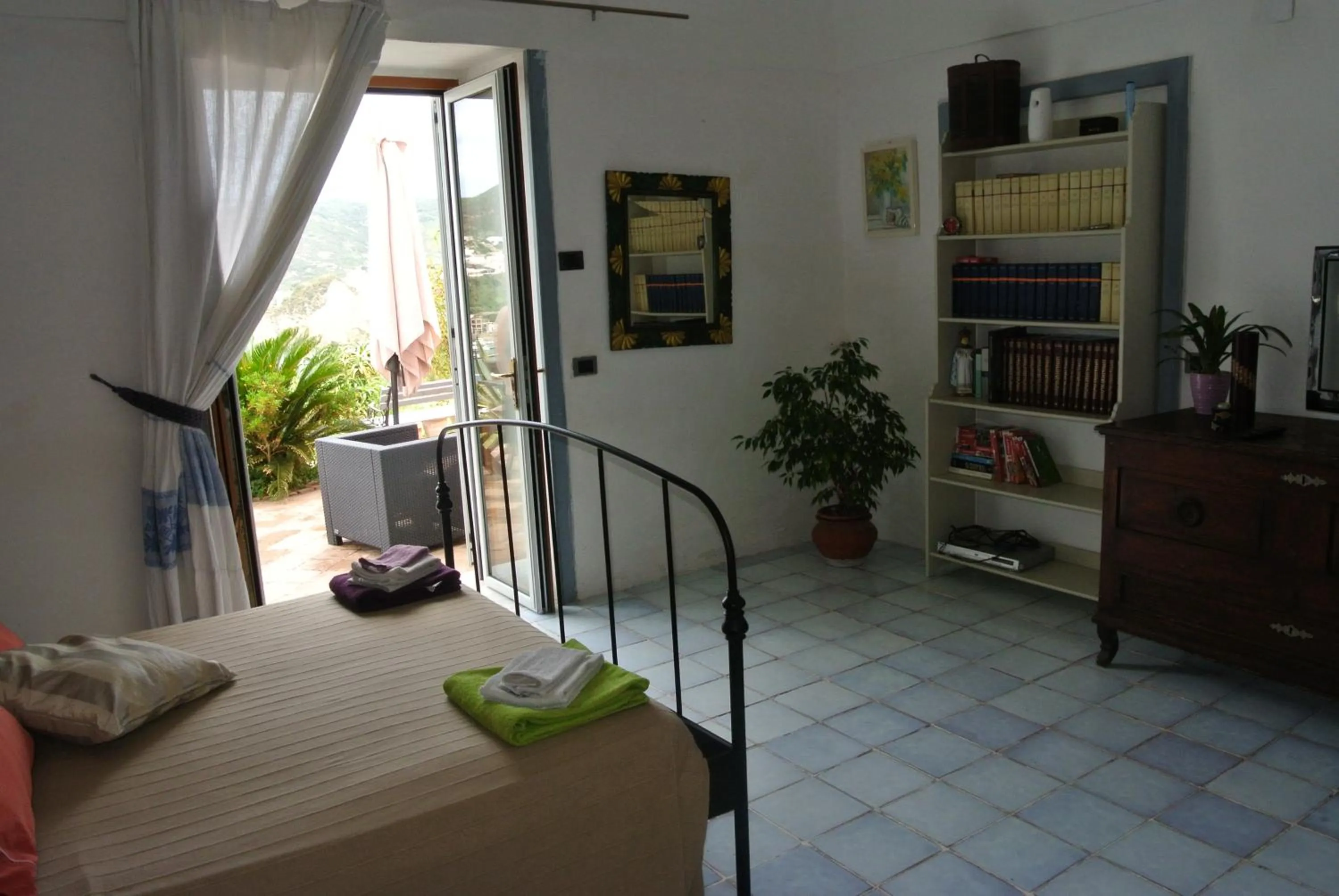Decorative detail, Bed in Casa Carmela